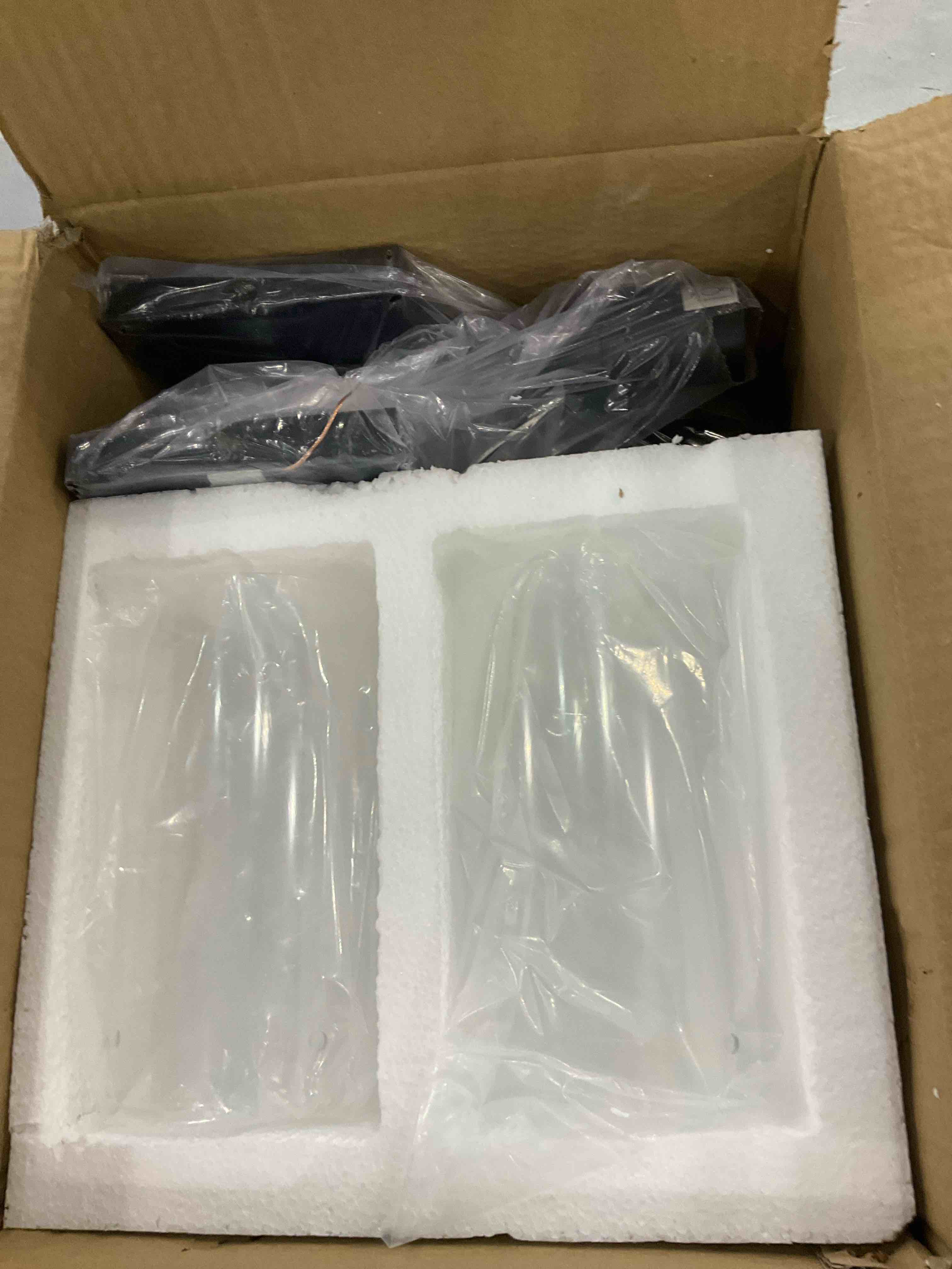 https://s3.amazonaws.com/lotting-images-prod/BargainHunt/EXS01294595_1713357313811.jpeg