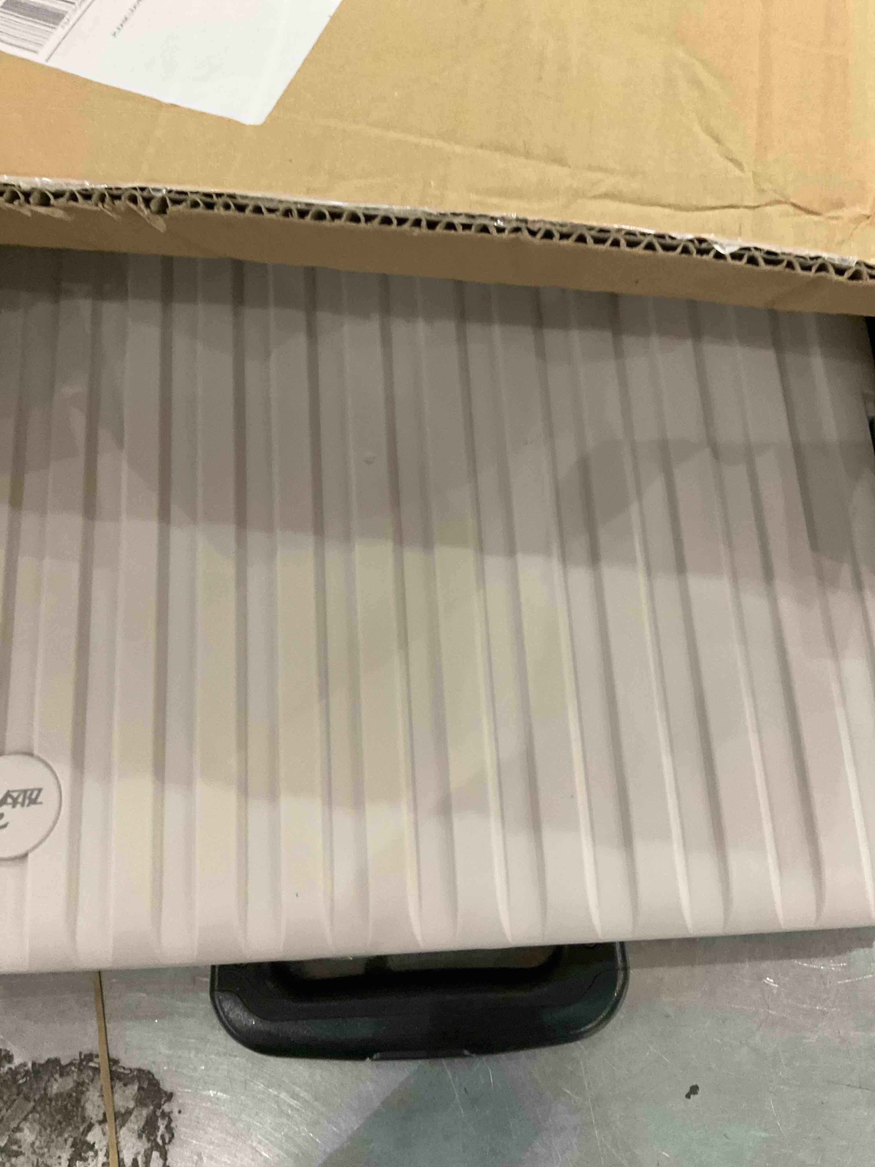 https://s3.amazonaws.com/lotting-images-prod/BargainHunt/EXS01294793_1713451691608.jpeg