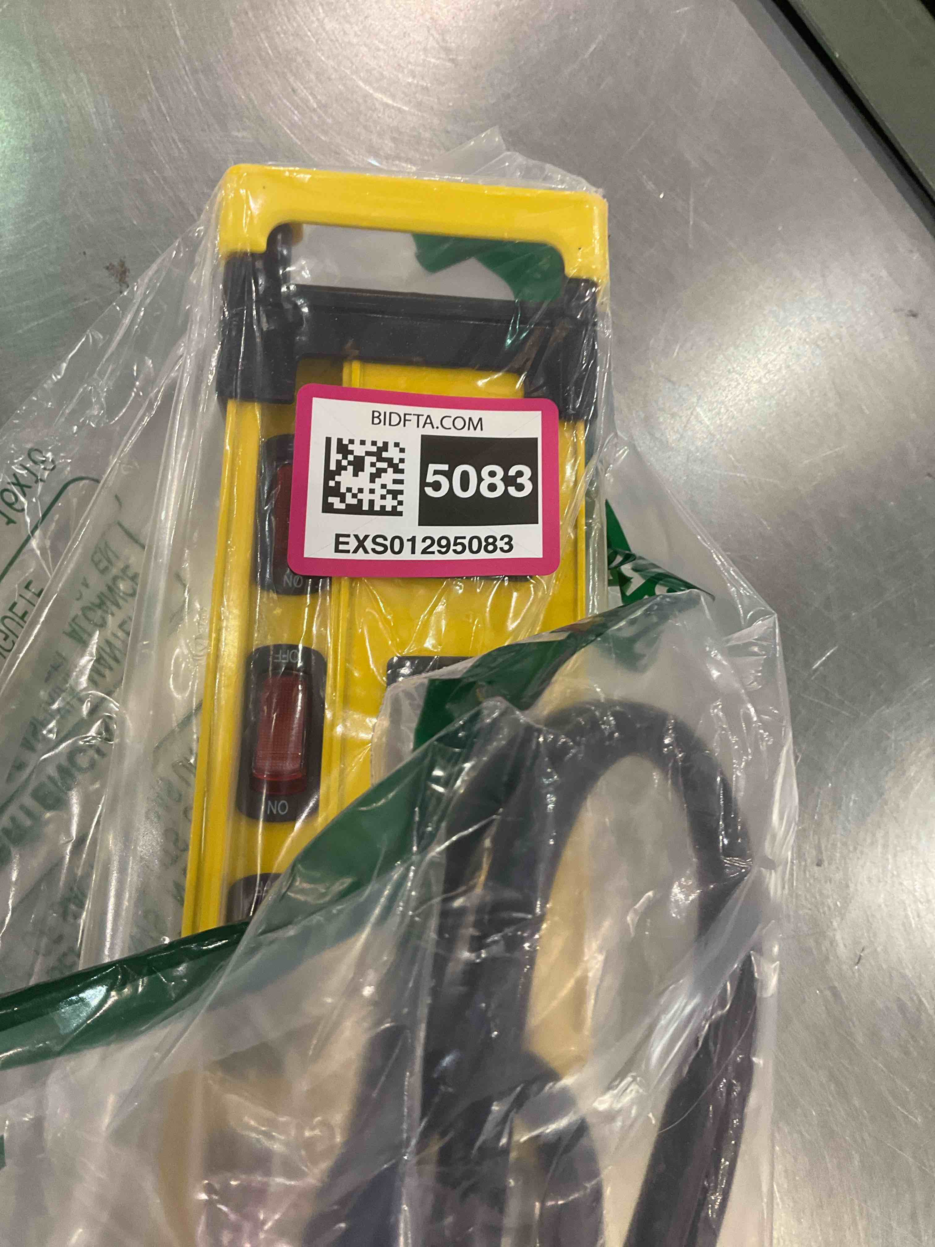 https://s3.amazonaws.com/lotting-images-prod/BargainHunt/EXS01295083_1712676997615.jpeg