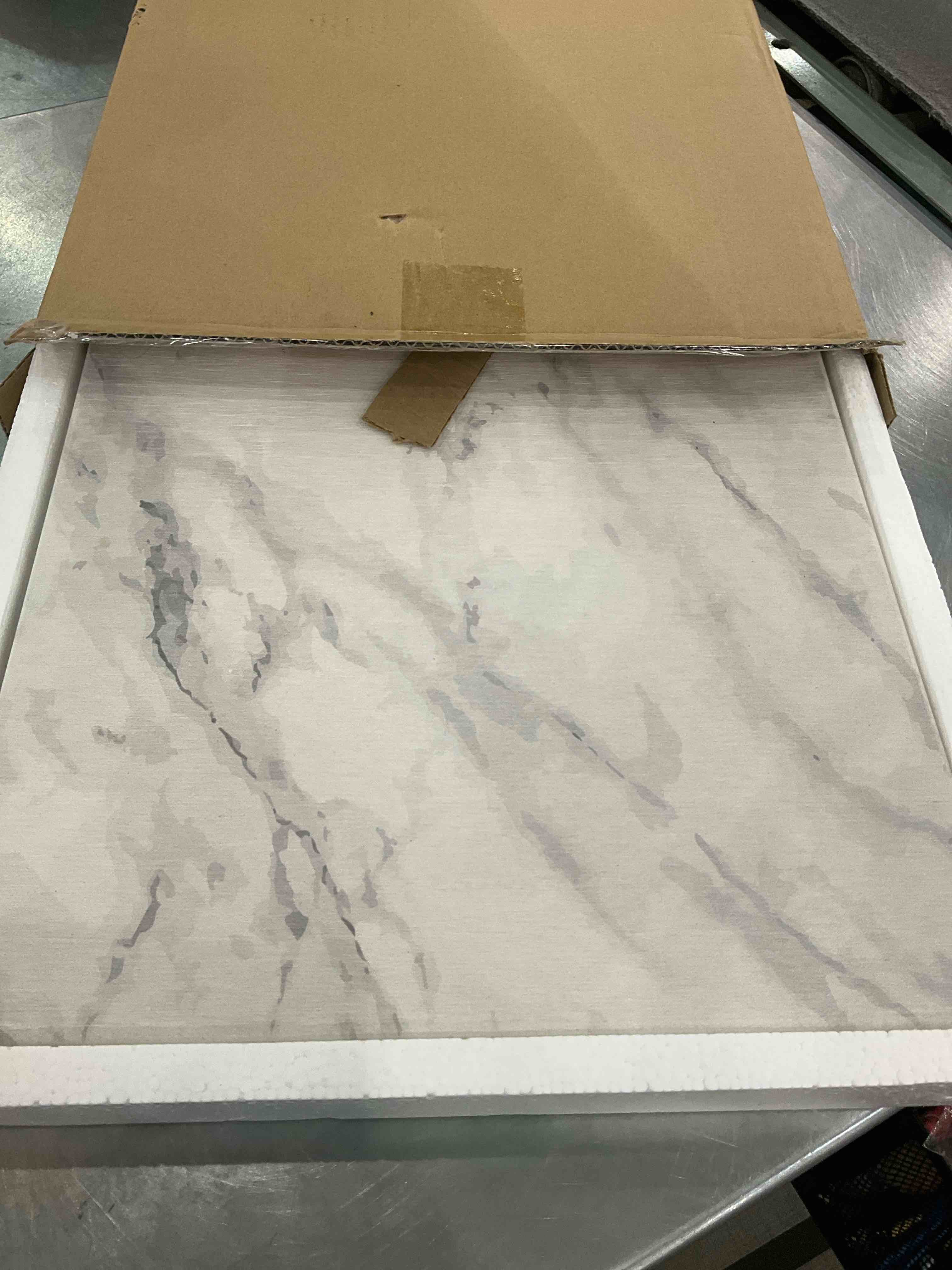 https://s3.amazonaws.com/lotting-images-prod/BargainHunt/EXS01295105_1712682646494.jpeg