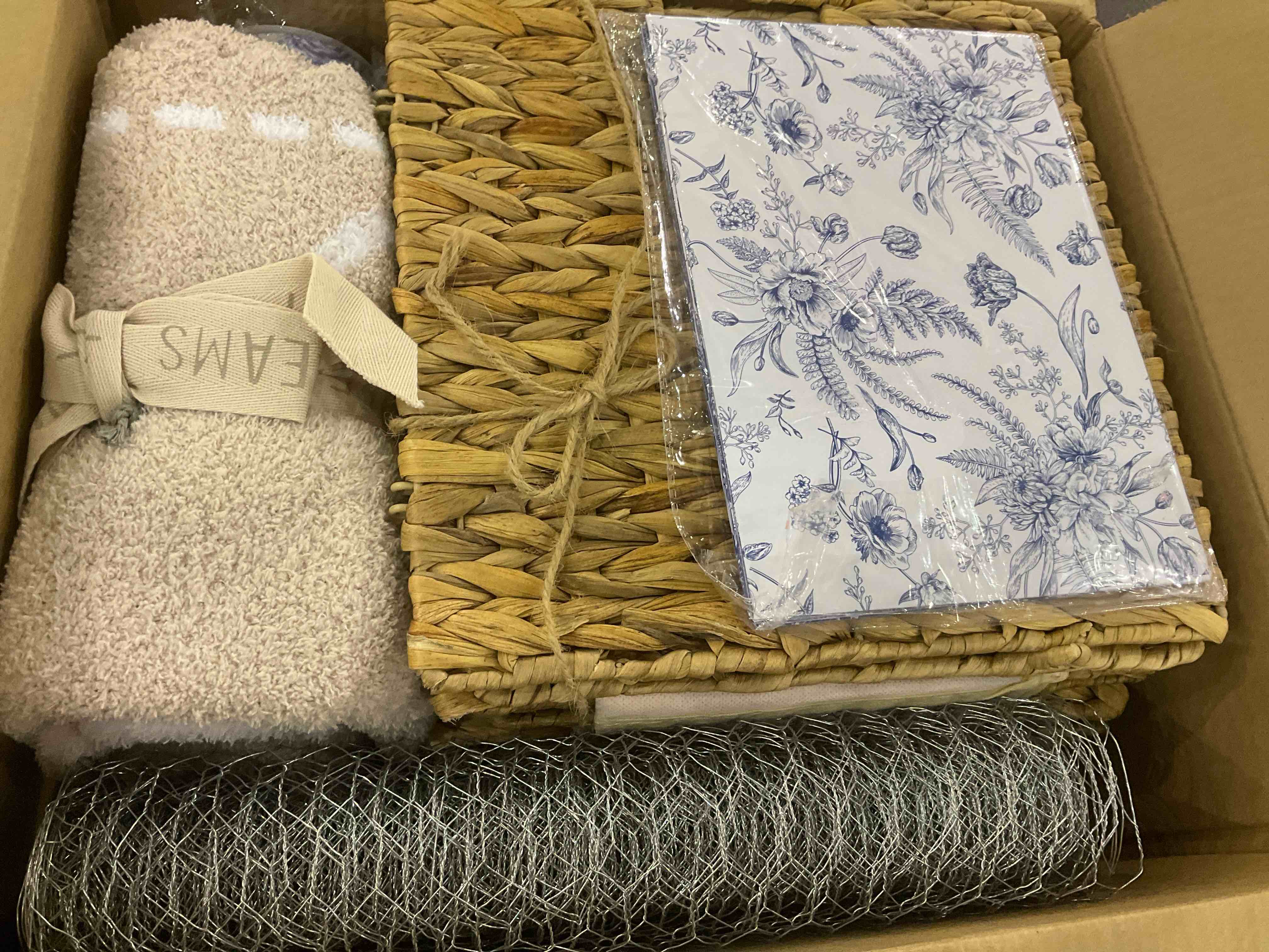 https://s3.amazonaws.com/lotting-images-prod/BargainHunt/EXS01295182_1712751225687.jpeg