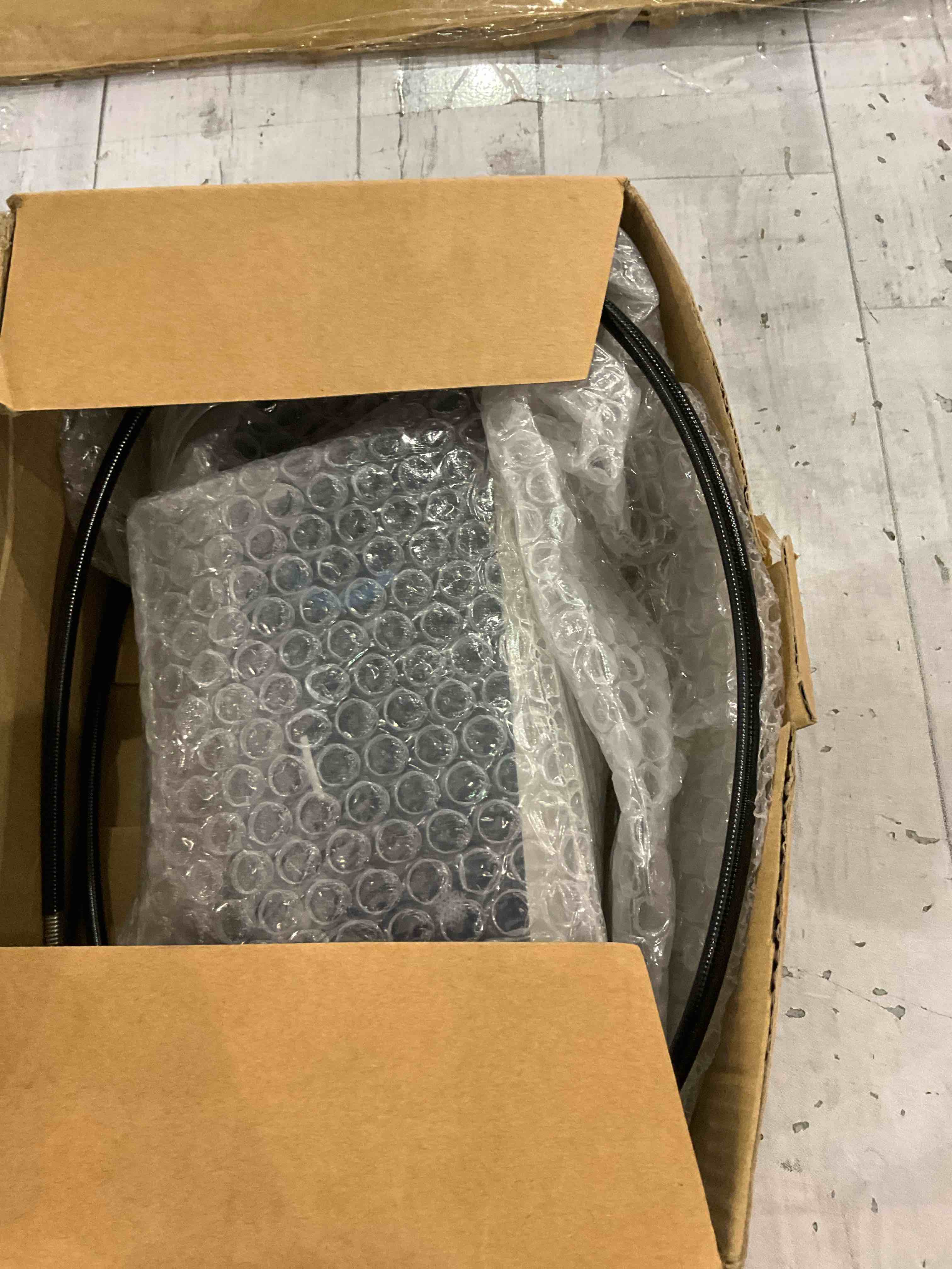https://s3.amazonaws.com/lotting-images-prod/BargainHunt/EXS01295606_1712835951768.jpeg