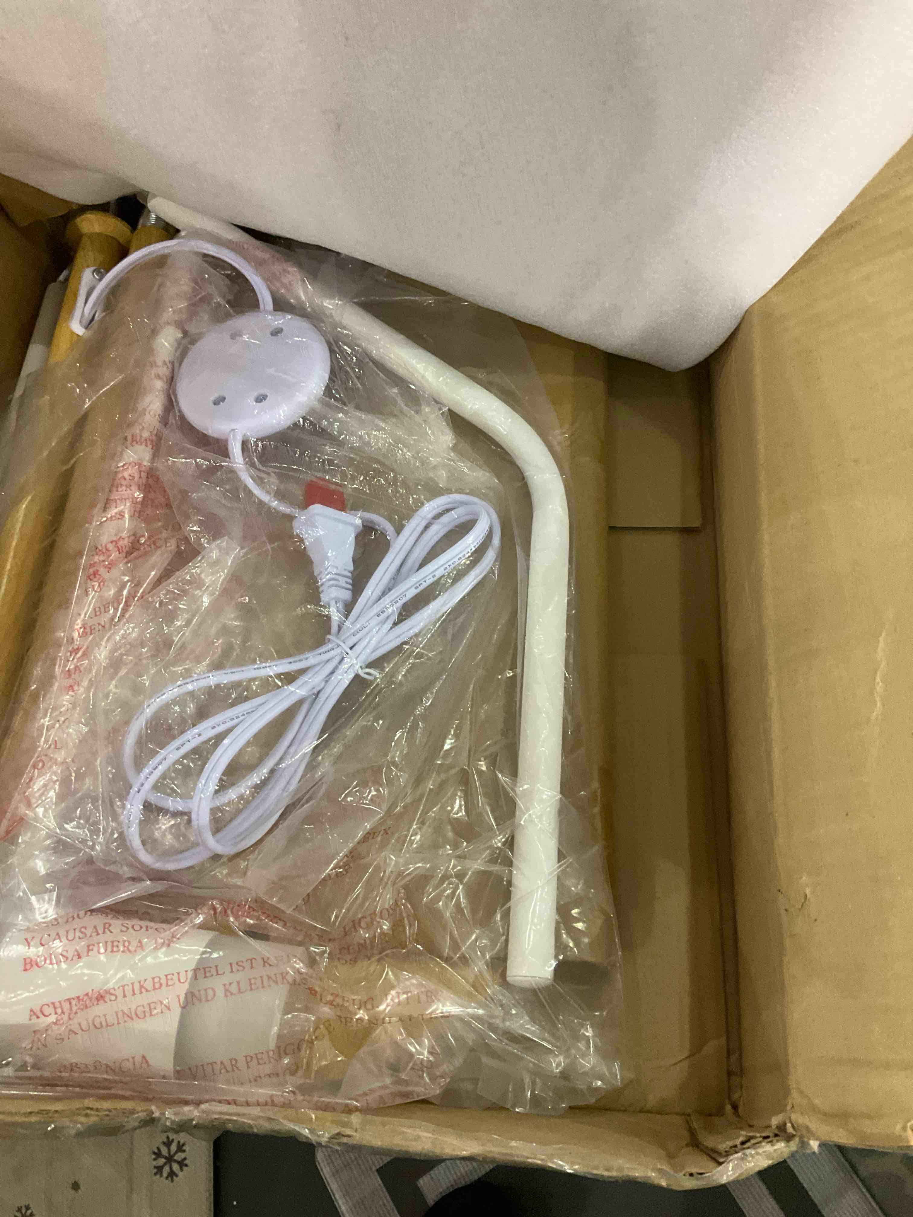 https://s3.amazonaws.com/lotting-images-prod/BargainHunt/EXS01297009_1712329184443.jpeg