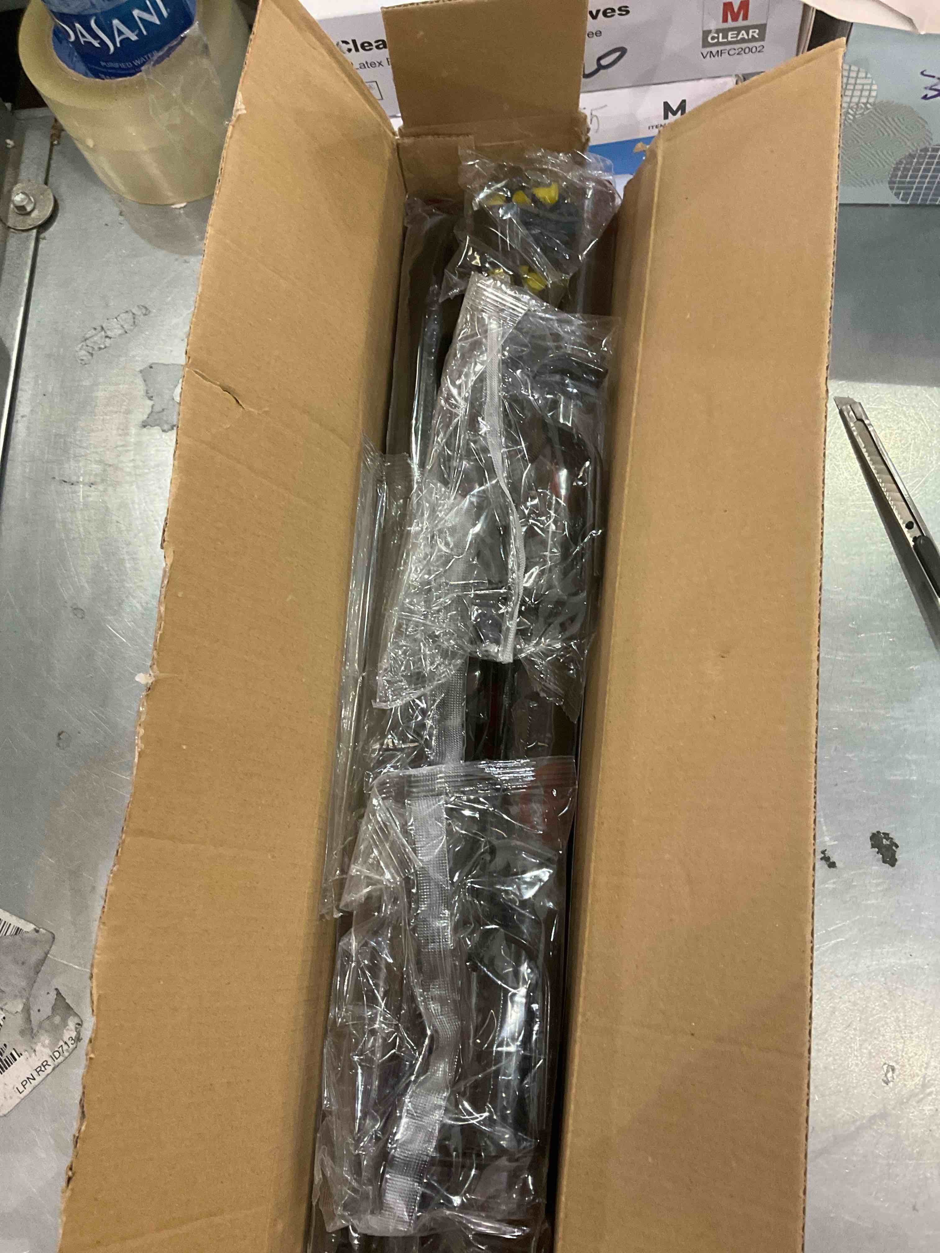 https://s3.amazonaws.com/lotting-images-prod/BargainHunt/EXS01297069_1712338980717.jpeg
