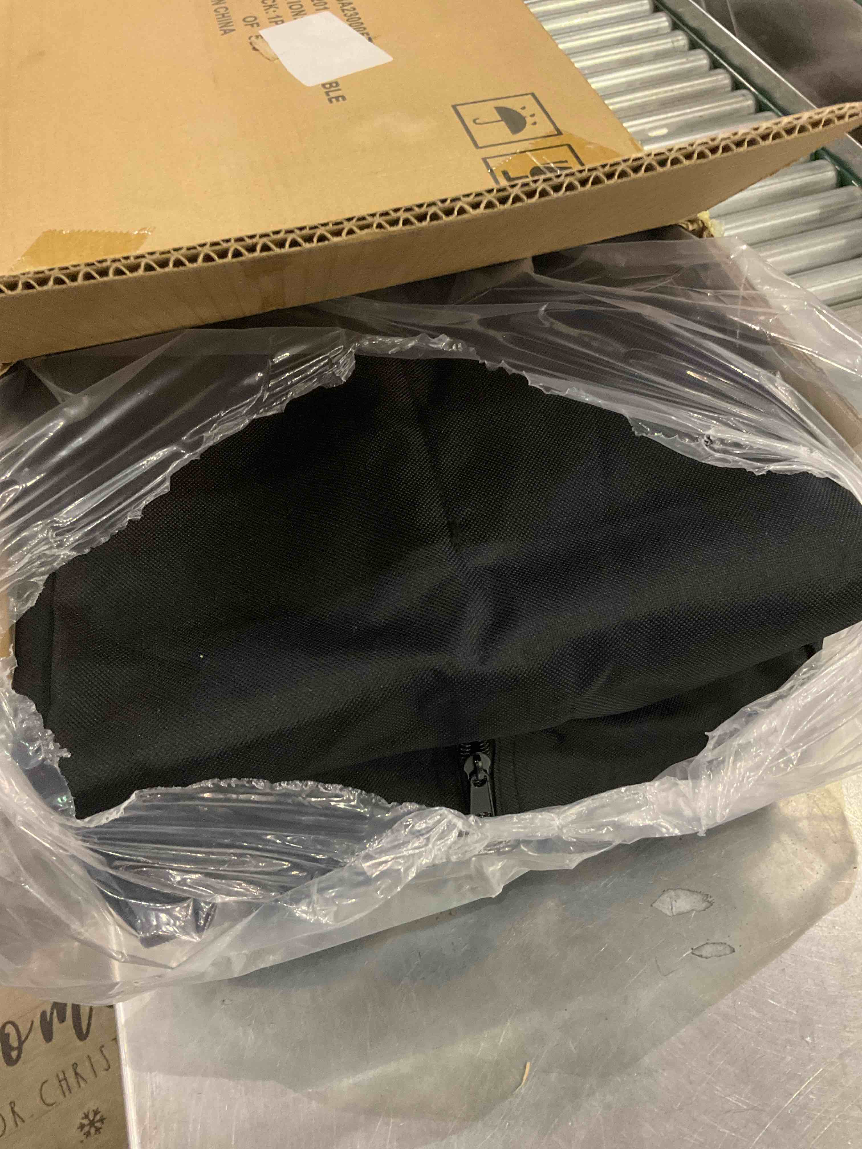 https://s3.amazonaws.com/lotting-images-prod/BargainHunt/EXS01297308_1712666572417.jpeg