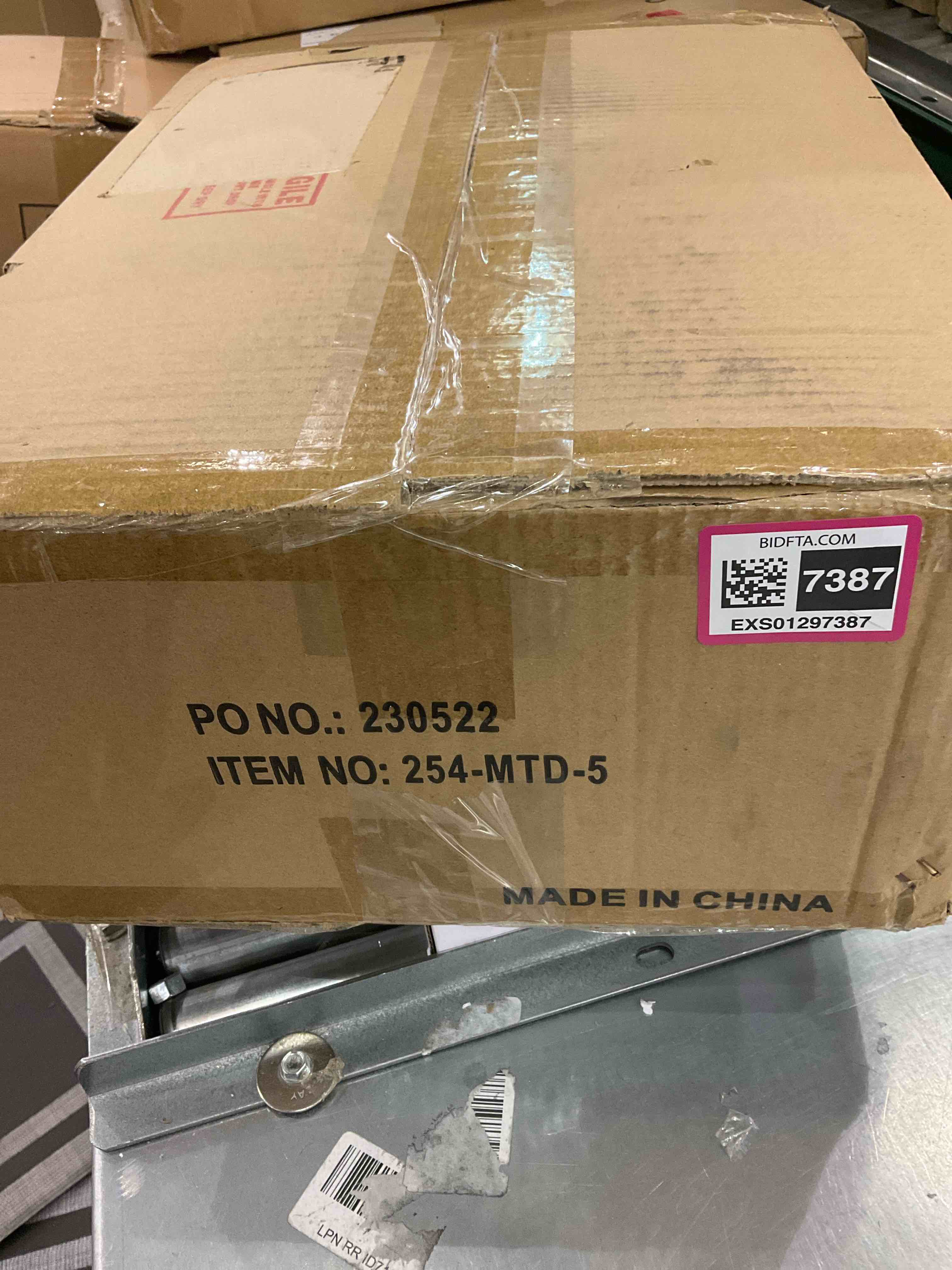 https://s3.amazonaws.com/lotting-images-prod/BargainHunt/EXS01297387_1712676854922.jpeg