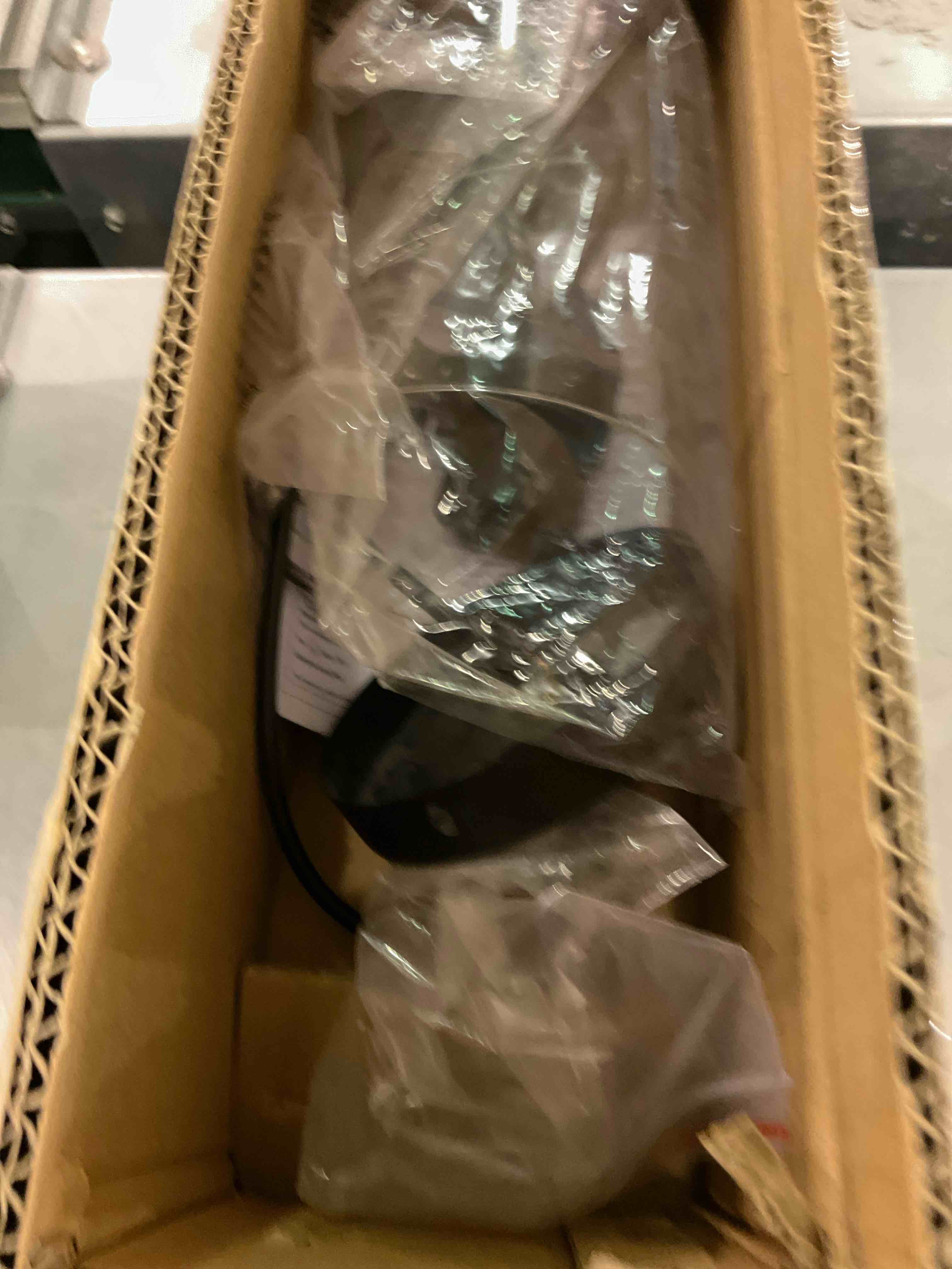 https://s3.amazonaws.com/lotting-images-prod/BargainHunt/EXS01298166_1712748307523.jpeg