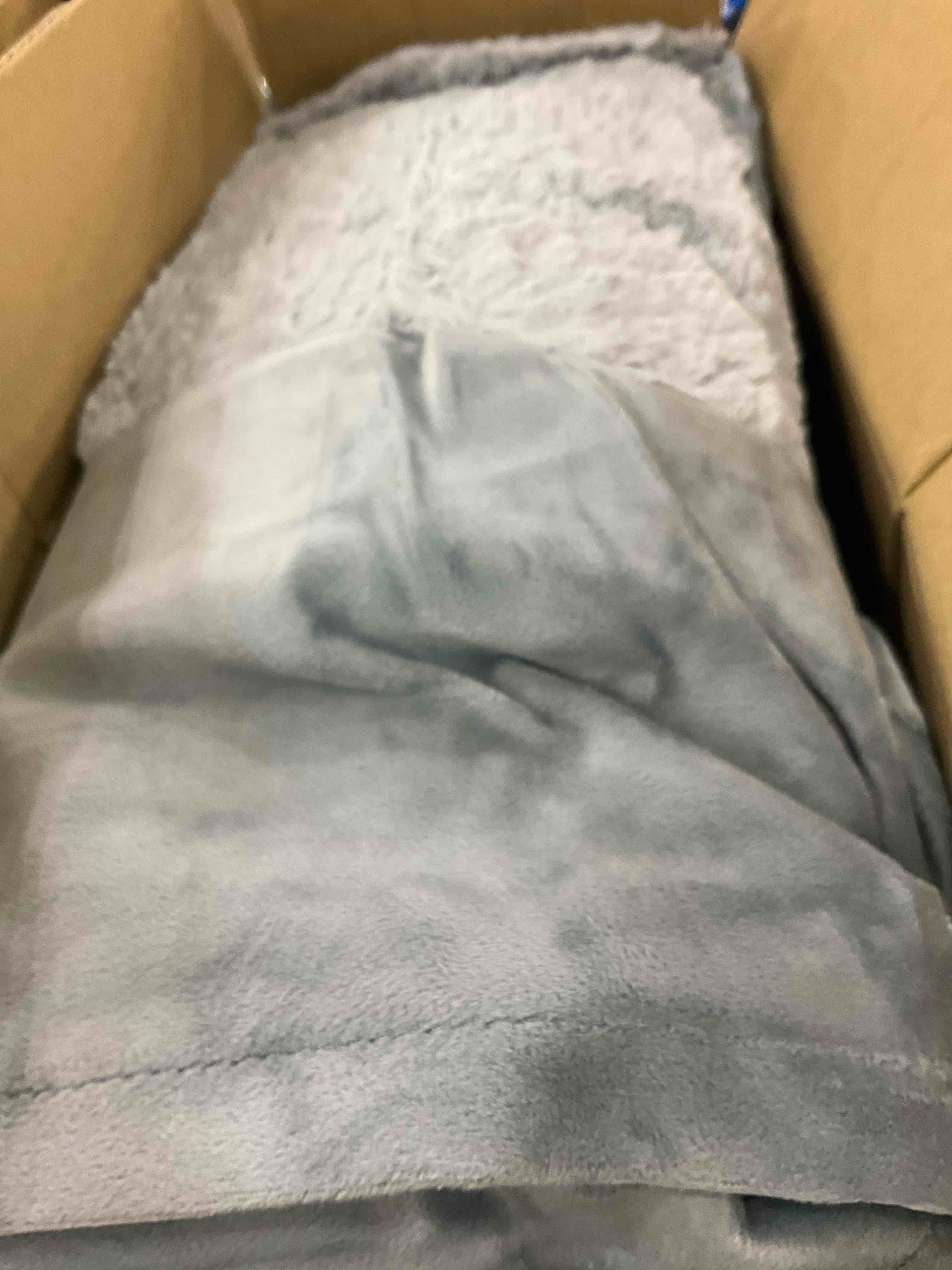 https://s3.amazonaws.com/lotting-images-prod/BargainHunt/EXS01298231_1712762312790.jpeg