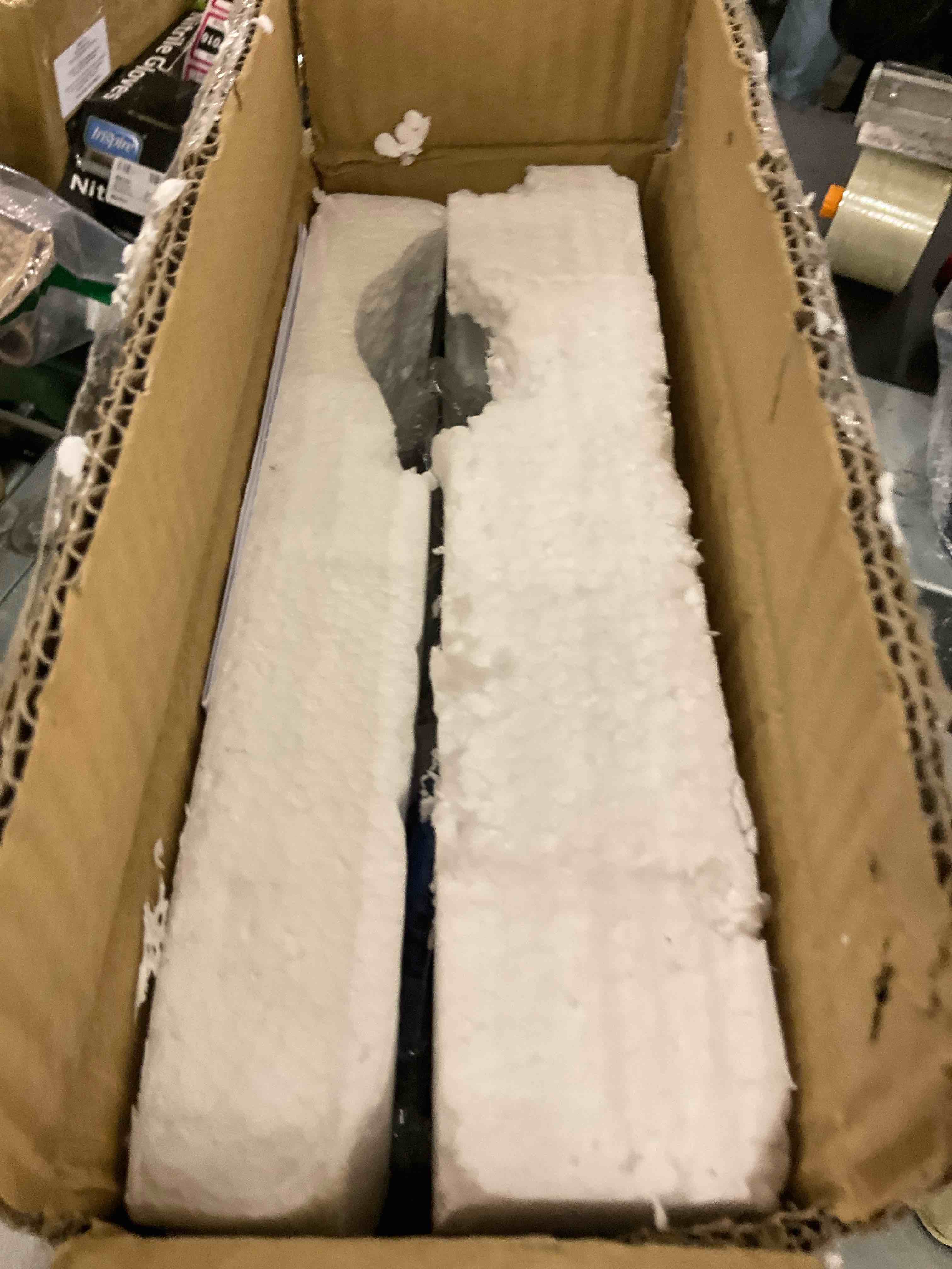 https://s3.amazonaws.com/lotting-images-prod/BargainHunt/EXS01298399_1712940827271.jpeg