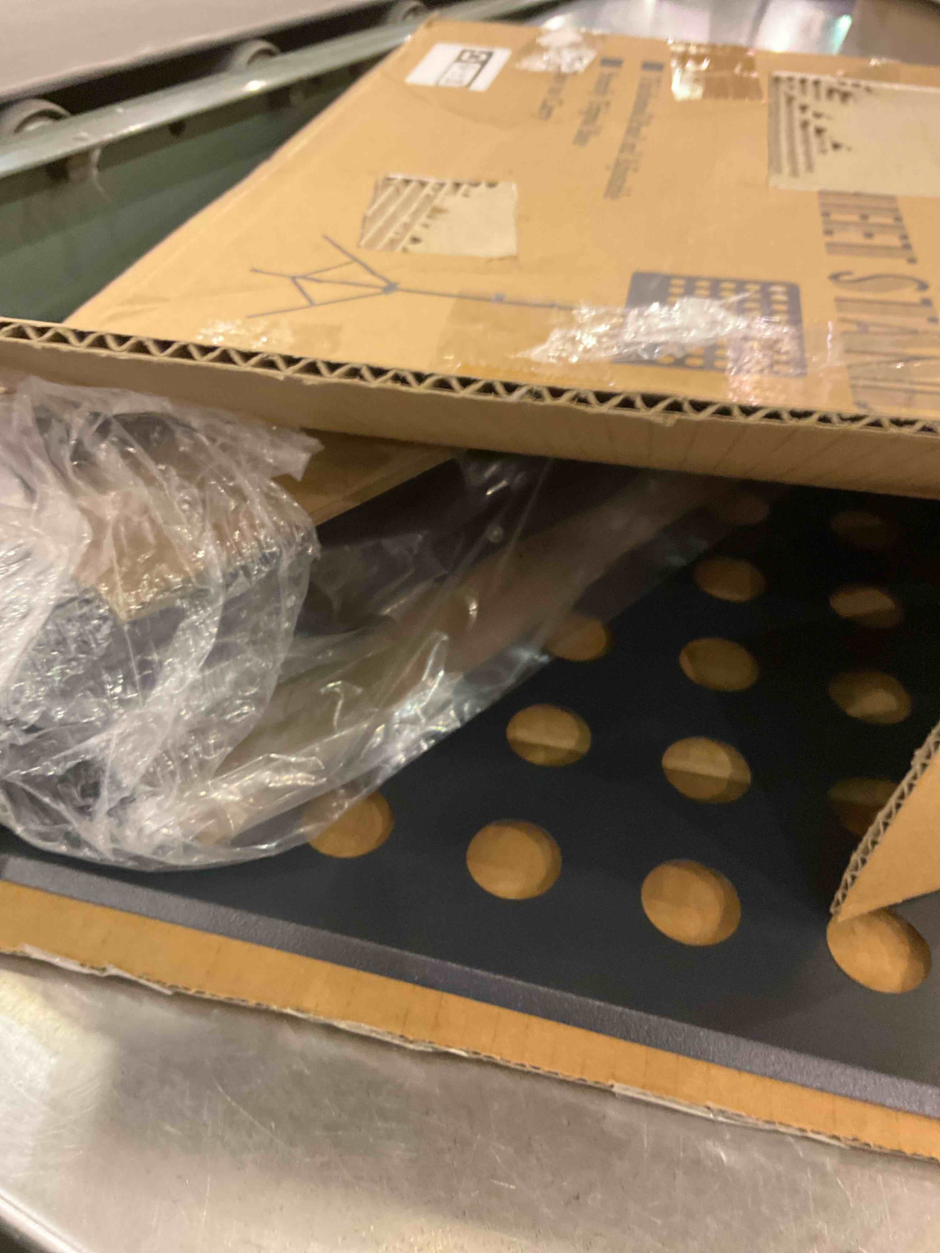 https://s3.amazonaws.com/lotting-images-prod/BargainHunt/EXS01298516_1712760440226.jpeg