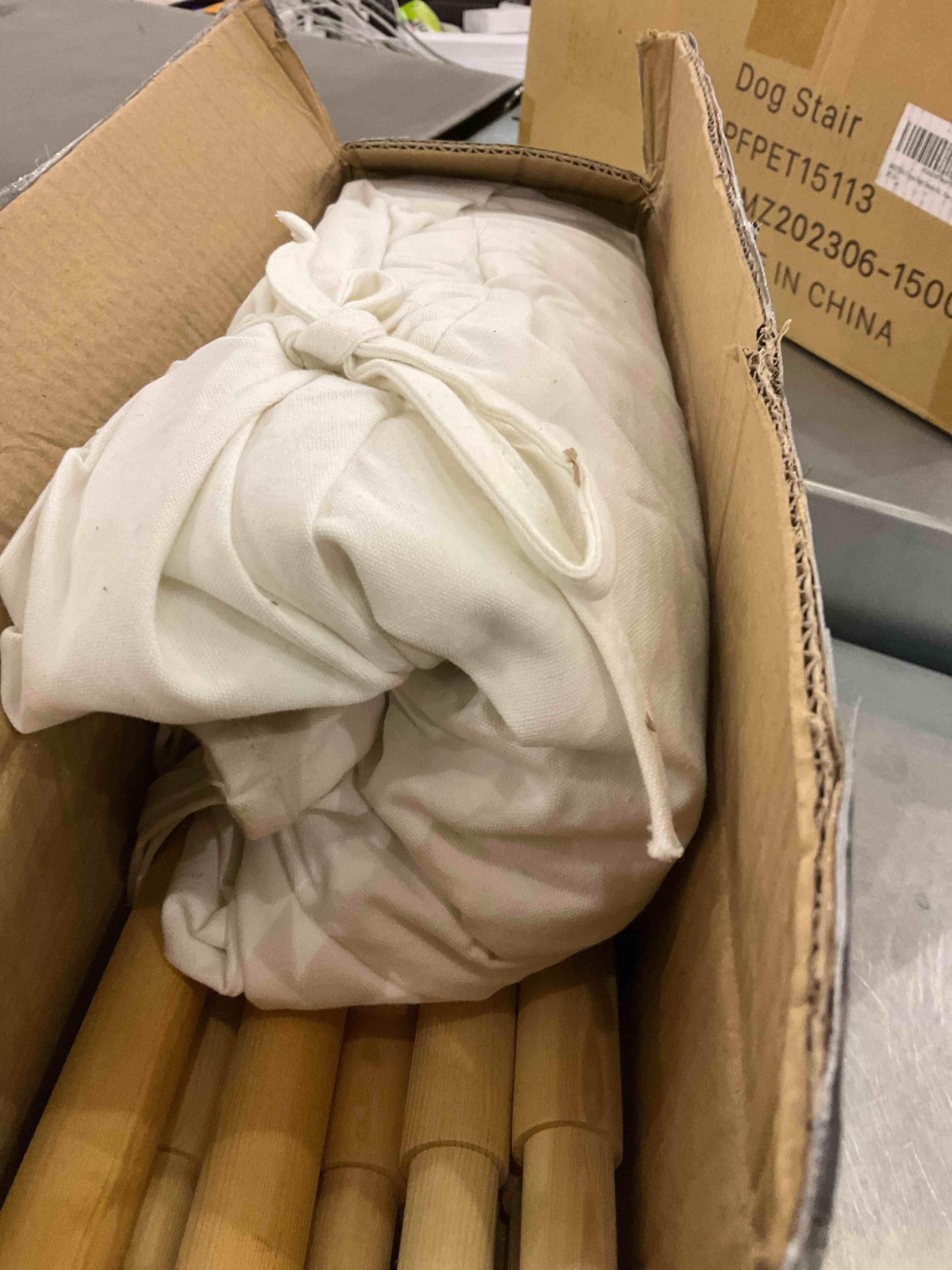 https://s3.amazonaws.com/lotting-images-prod/BargainHunt/EXS01298530_1712762160208.jpeg