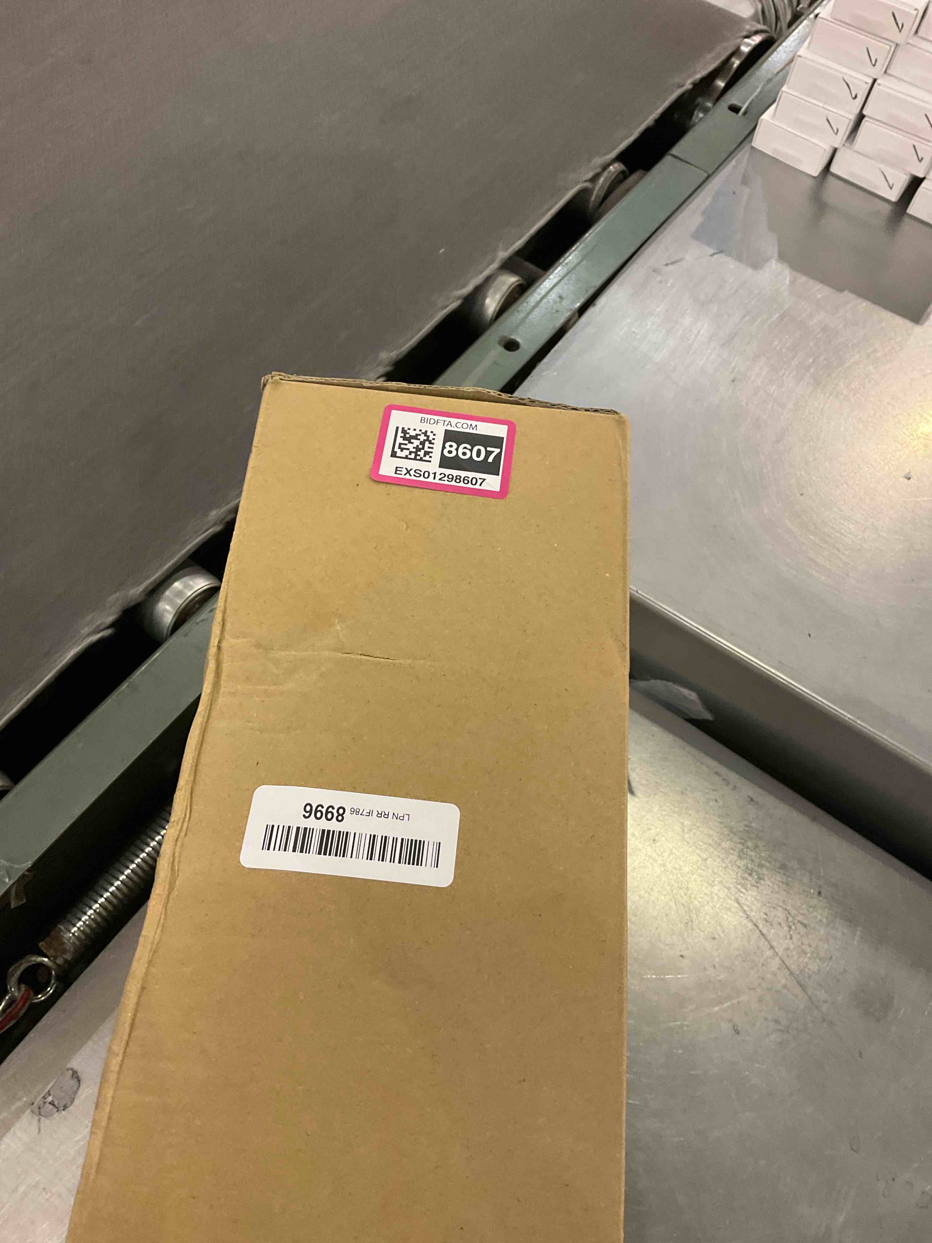 https://s3.amazonaws.com/lotting-images-prod/BargainHunt/EXS01298607_1712835618000.jpeg