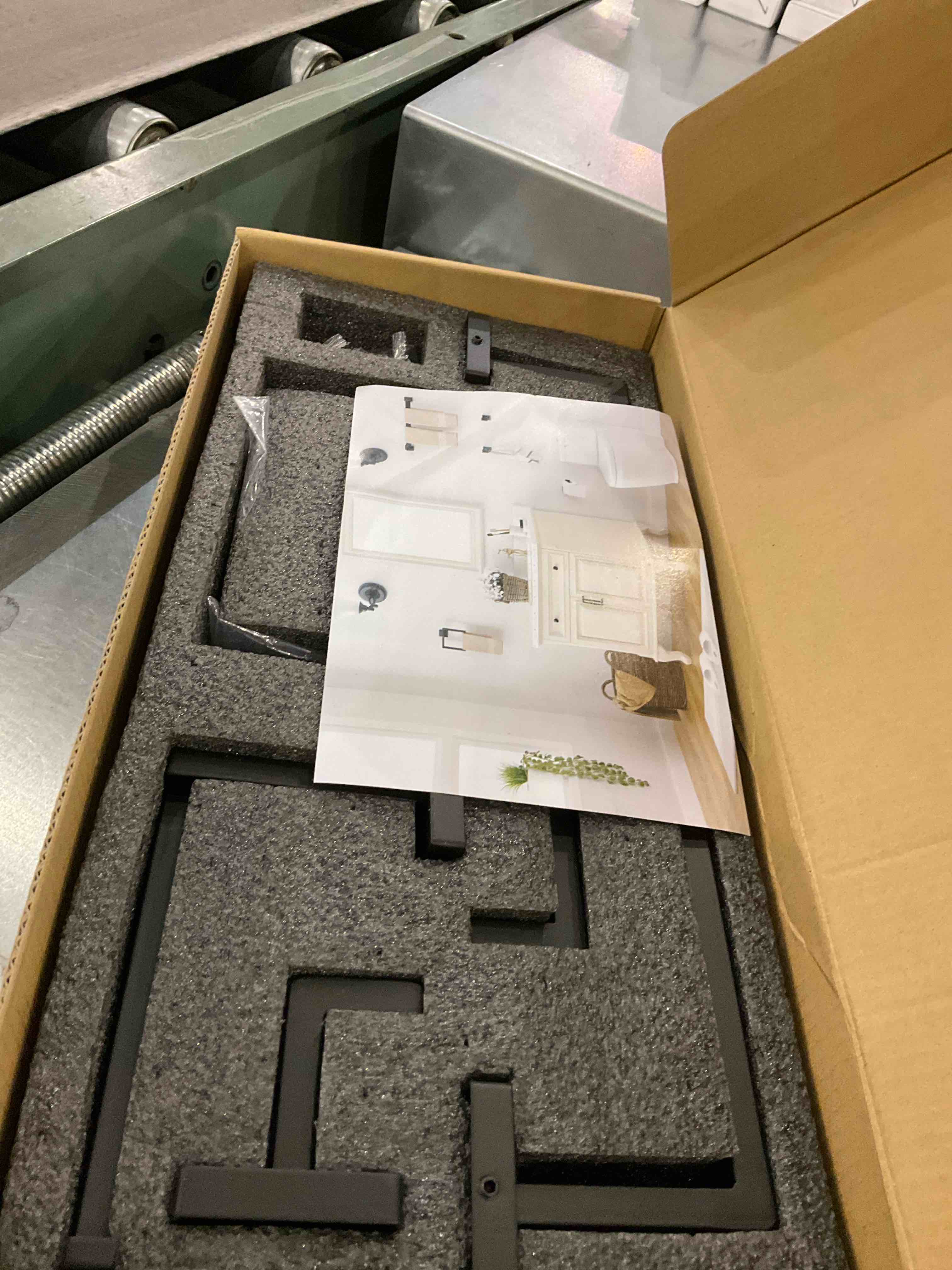 https://s3.amazonaws.com/lotting-images-prod/BargainHunt/EXS01298611_1712835810849.jpeg