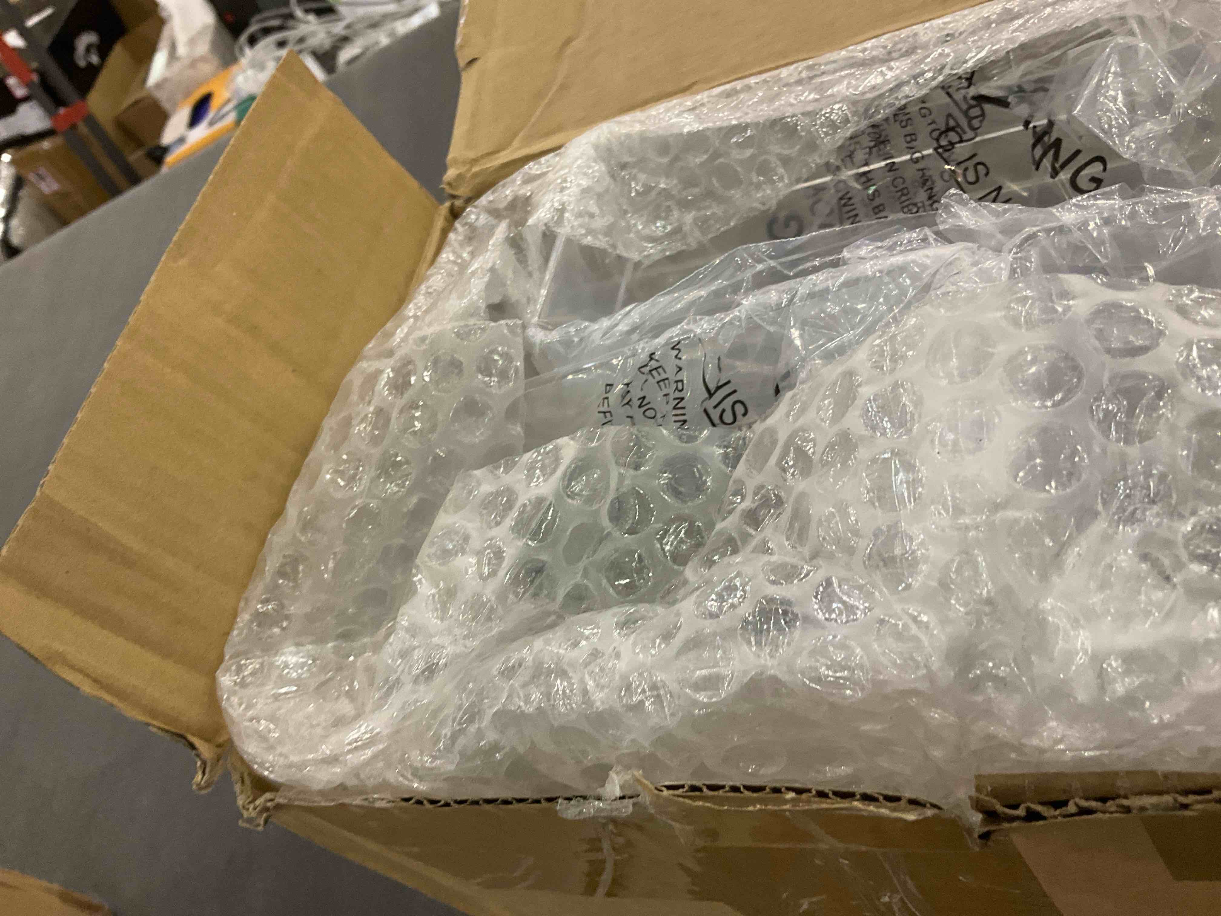 https://s3.amazonaws.com/lotting-images-prod/BargainHunt/EXS01298676_1712845523386.jpeg