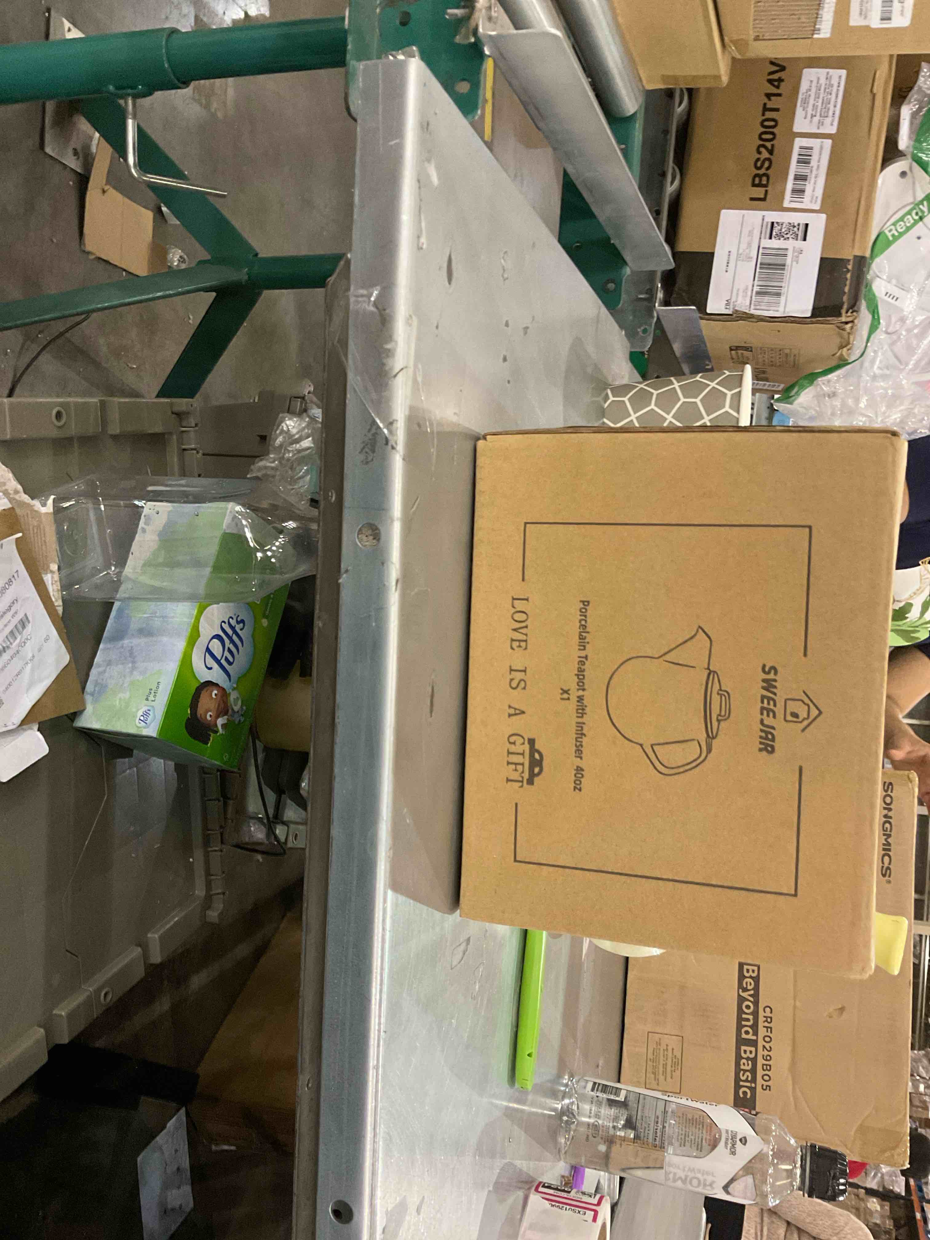 Sweejar Ceramic Teapot, Large Tea Pot with Stainless Steel Infuser, 40 Ounce, Blooming & Loose Leaf Teapot for Tea Lover, Gift, Family,(Red)