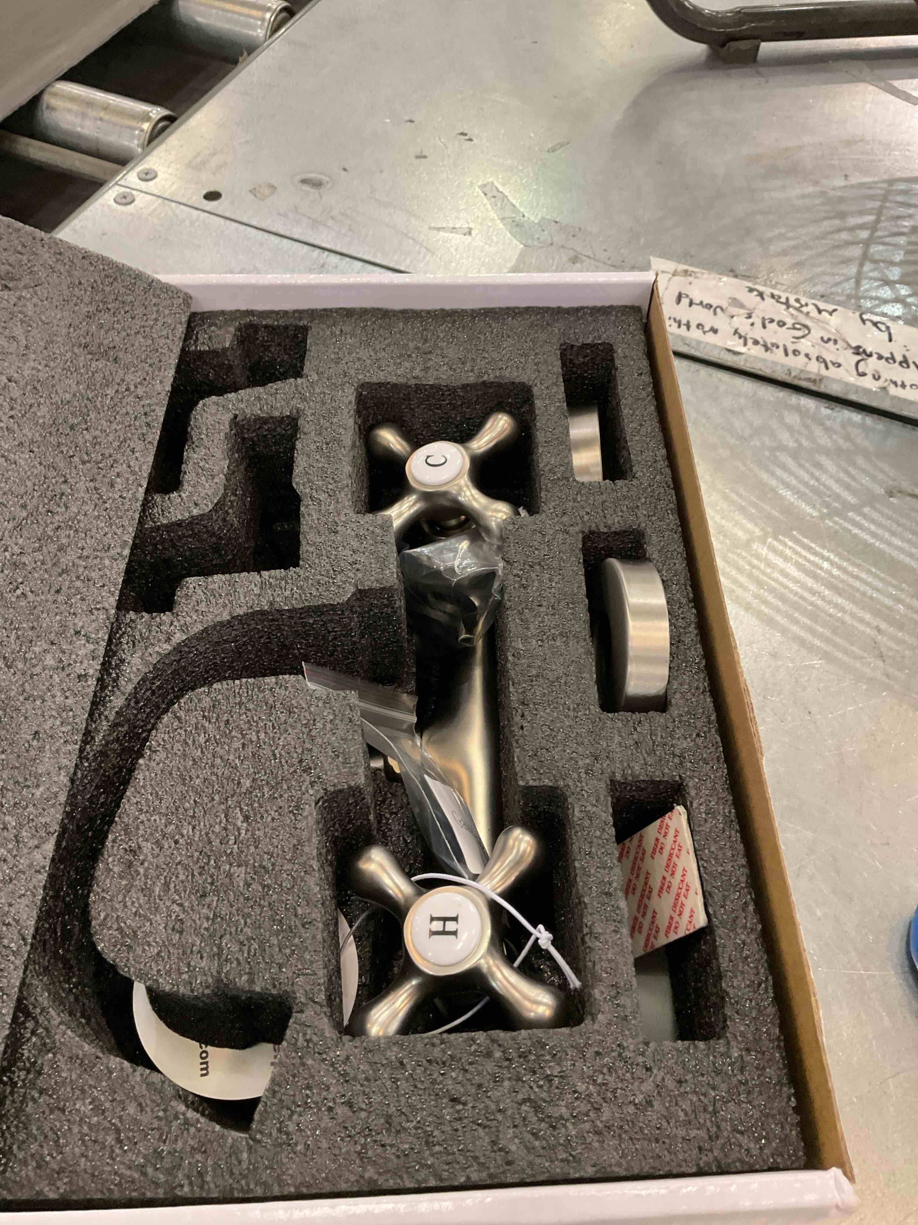 https://s3.amazonaws.com/lotting-images-prod/BargainHunt/EXS01299237_1713459801656.jpeg