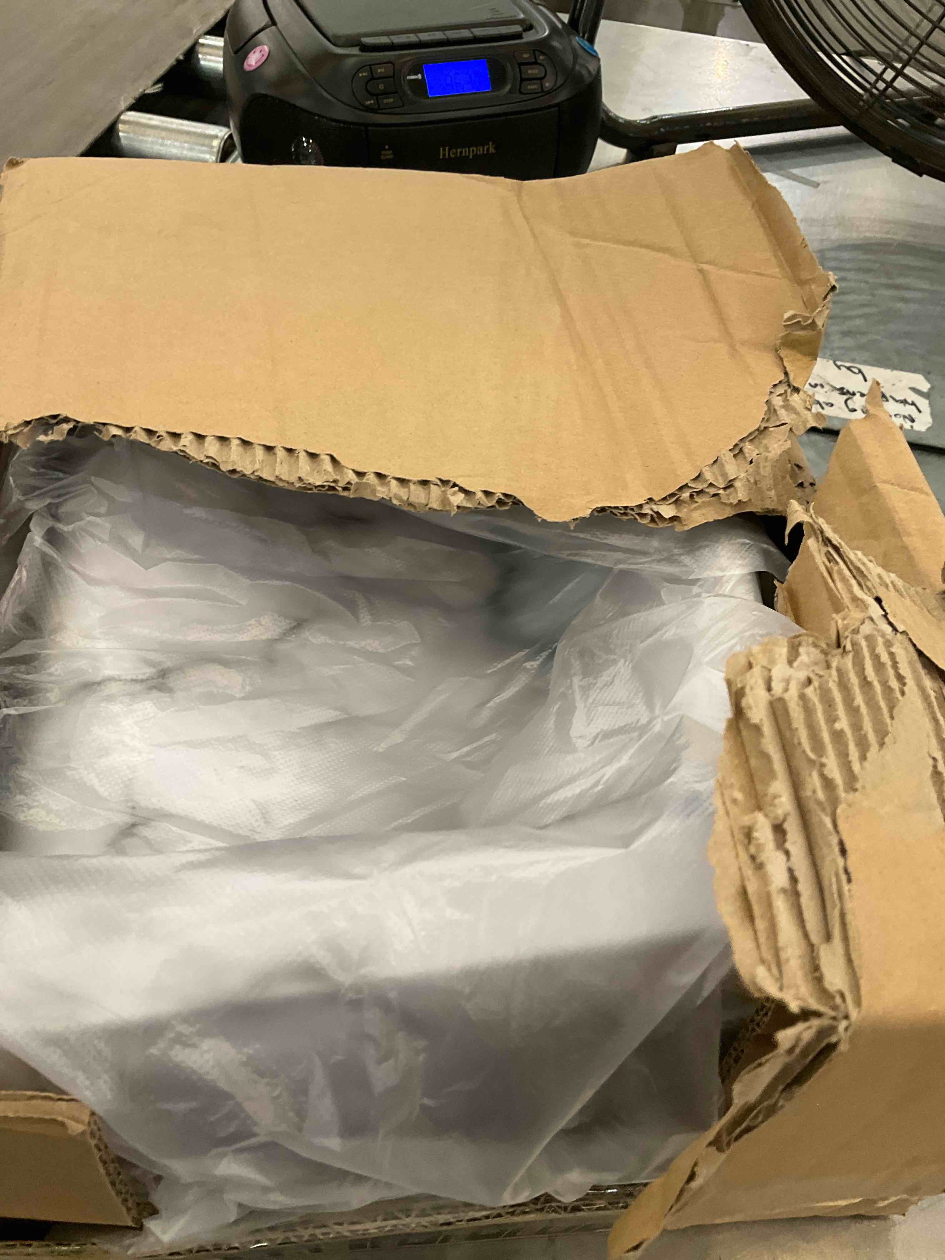 https://s3.amazonaws.com/lotting-images-prod/BargainHunt/EXS01299265_1713467291821.jpeg