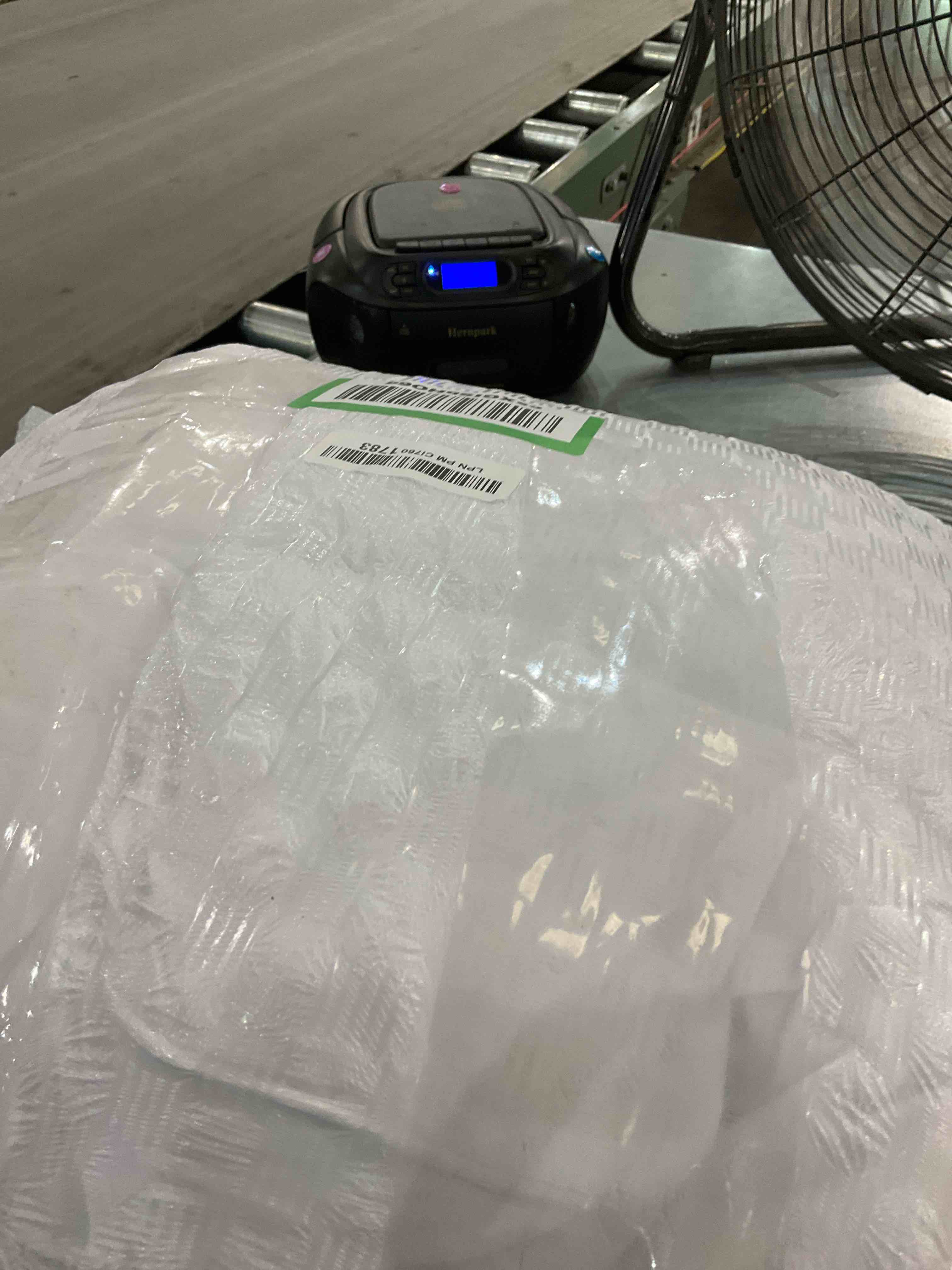 https://s3.amazonaws.com/lotting-images-prod/BargainHunt/EXS01299468_1713548753245.jpeg