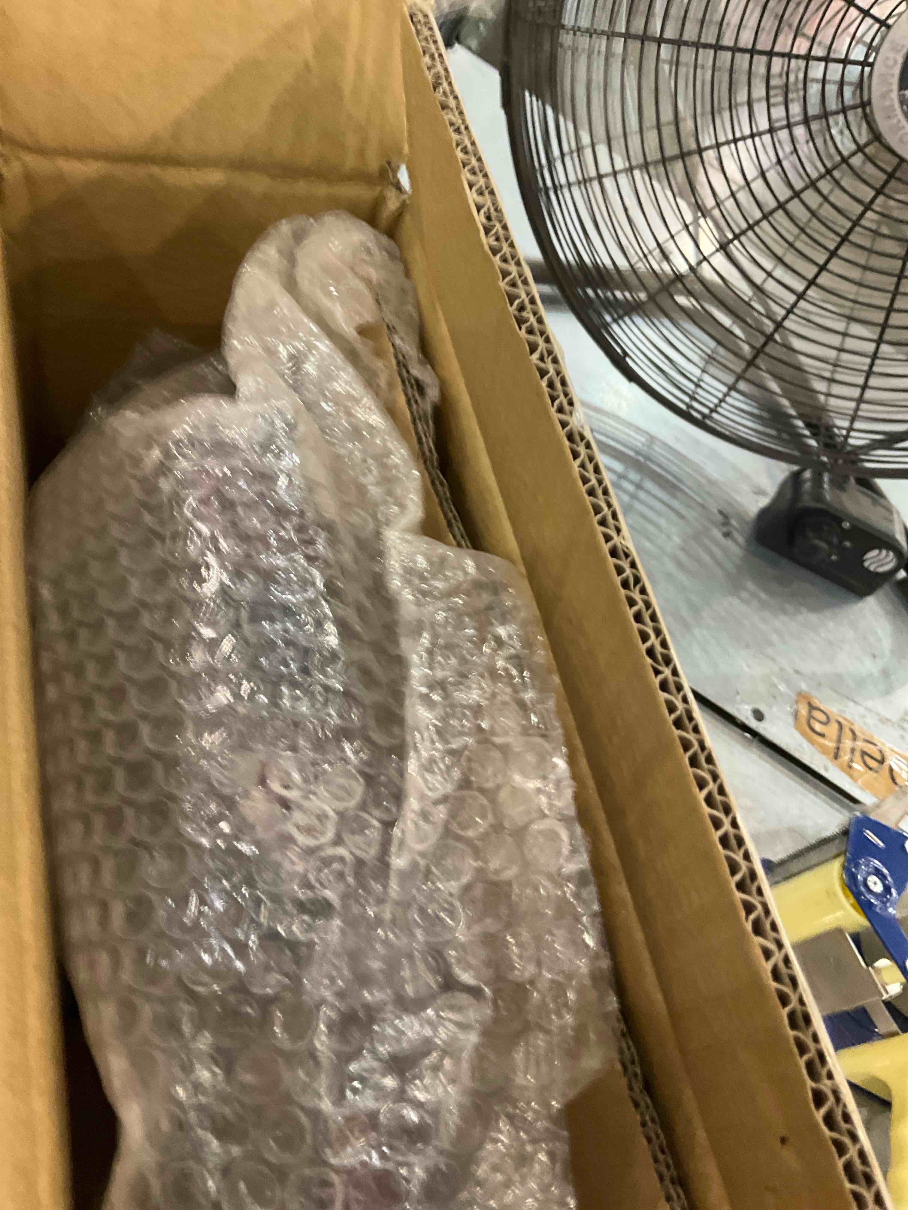 https://s3.amazonaws.com/lotting-images-prod/BargainHunt/EXS01299476_1713551644346.jpeg