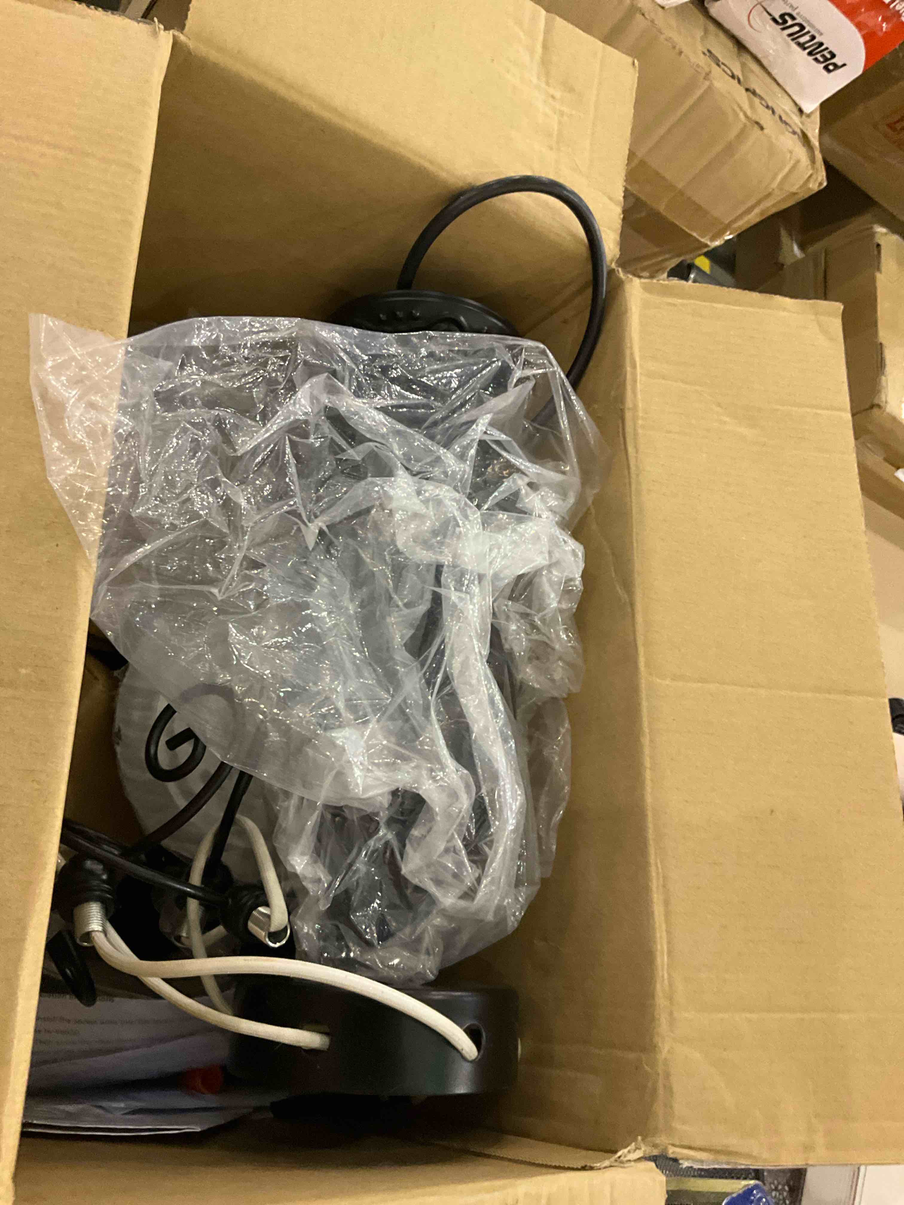 https://s3.amazonaws.com/lotting-images-prod/BargainHunt/EXS01299634_1712675328718.jpeg