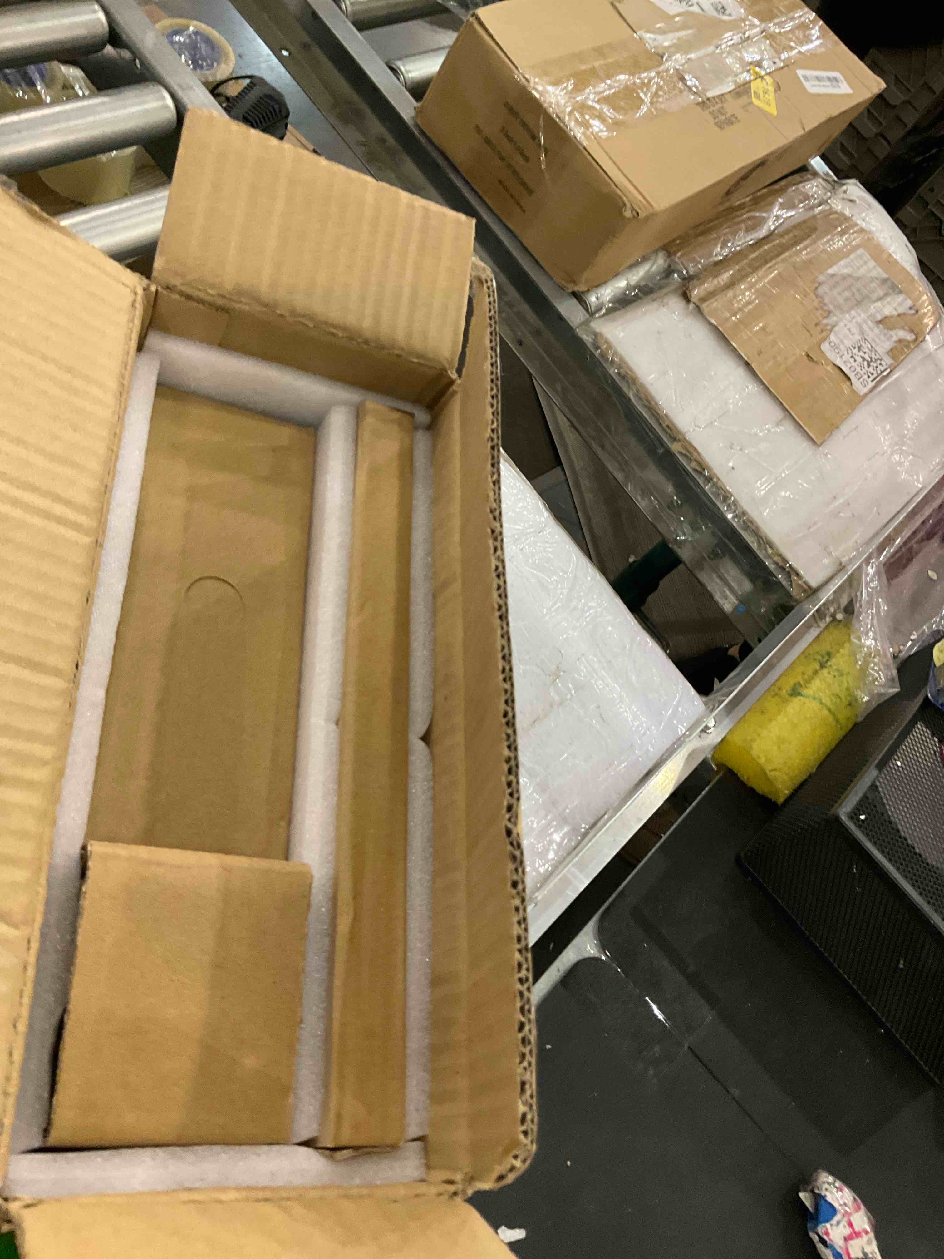 https://s3.amazonaws.com/lotting-images-prod/BargainHunt/EXS01299667_1712684118345.jpeg