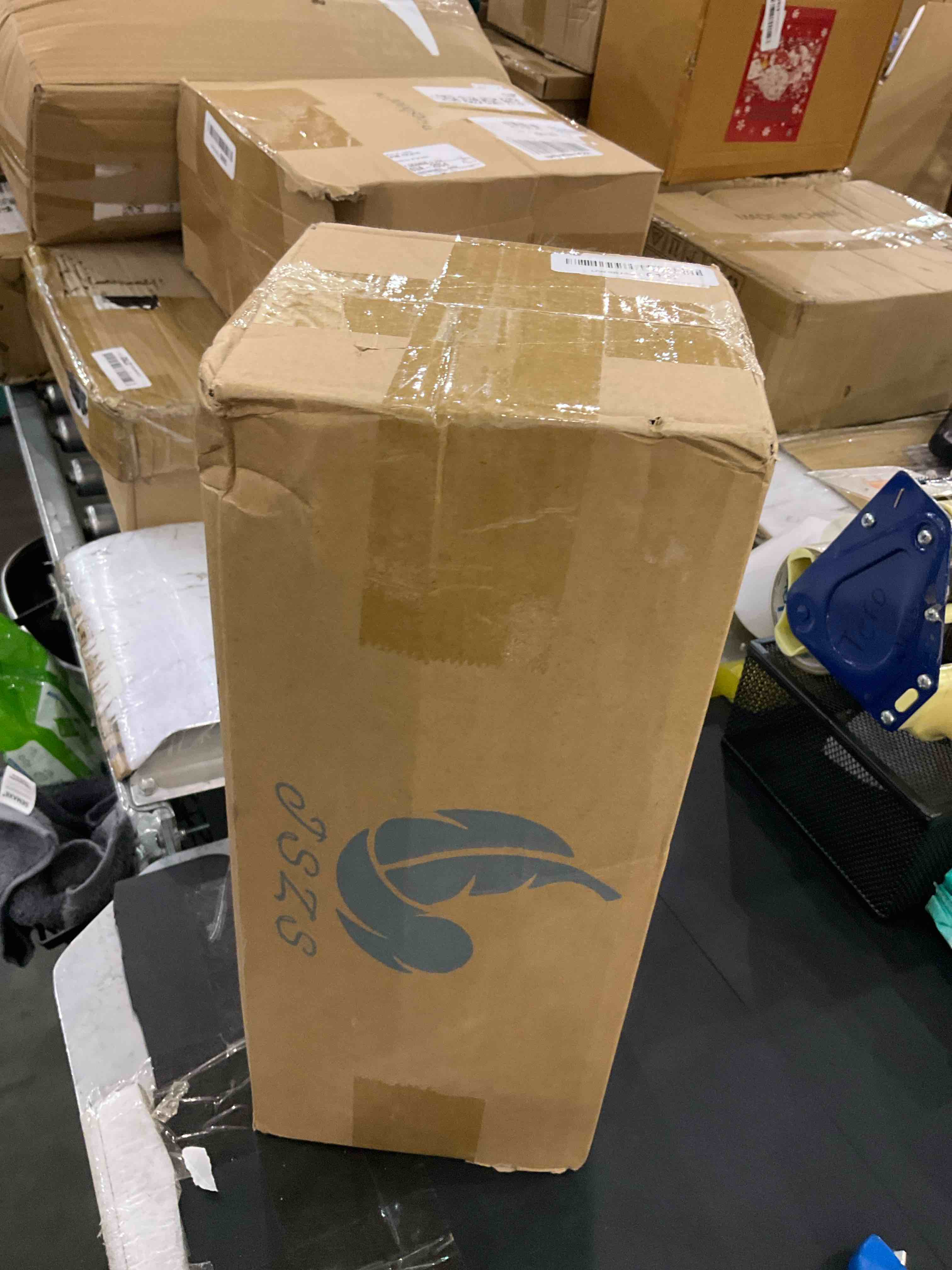 https://s3.amazonaws.com/lotting-images-prod/BargainHunt/EXS01299712_1712748874227.jpeg