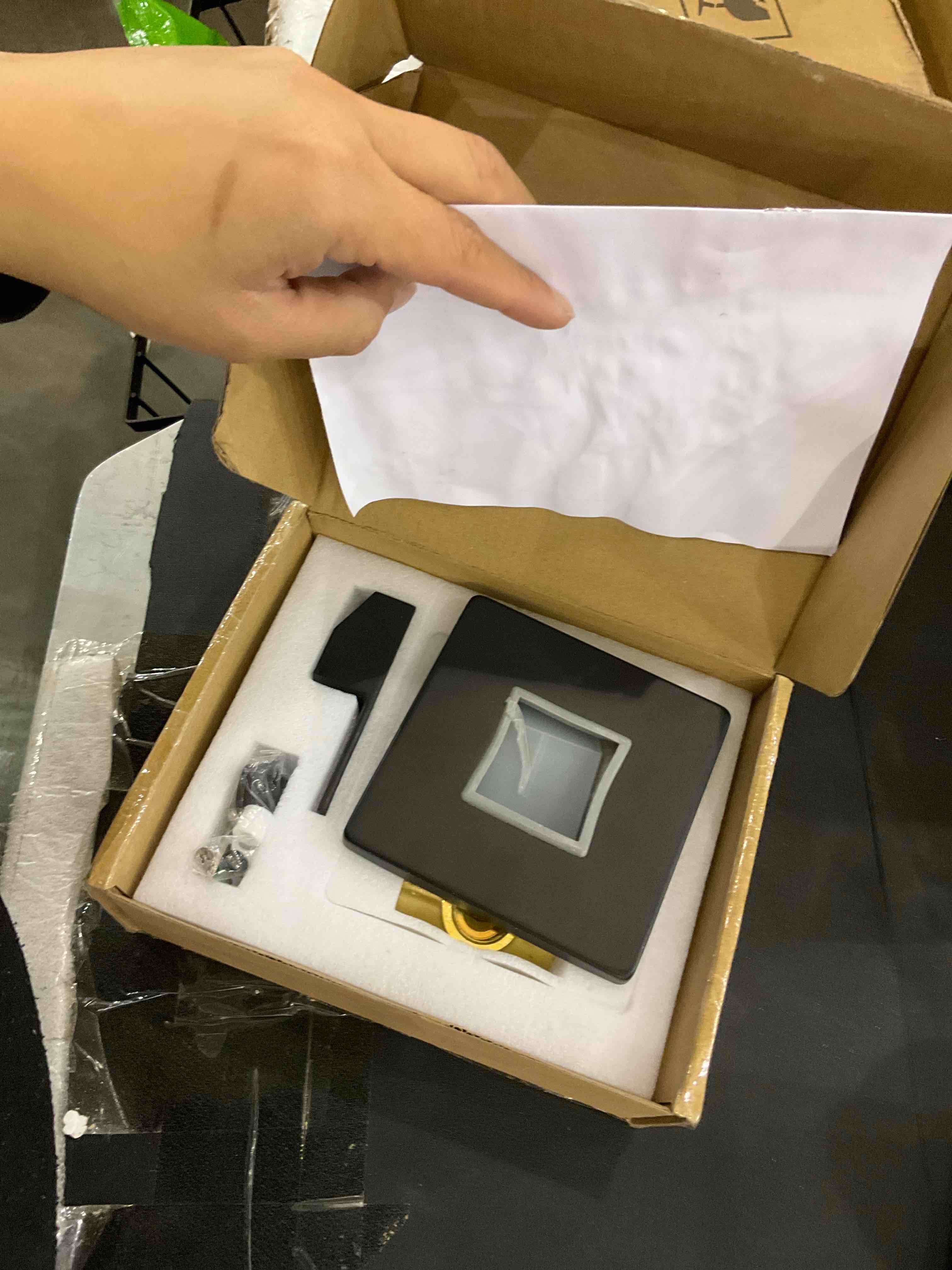 https://s3.amazonaws.com/lotting-images-prod/BargainHunt/EXS01299761_1712760305563.jpeg