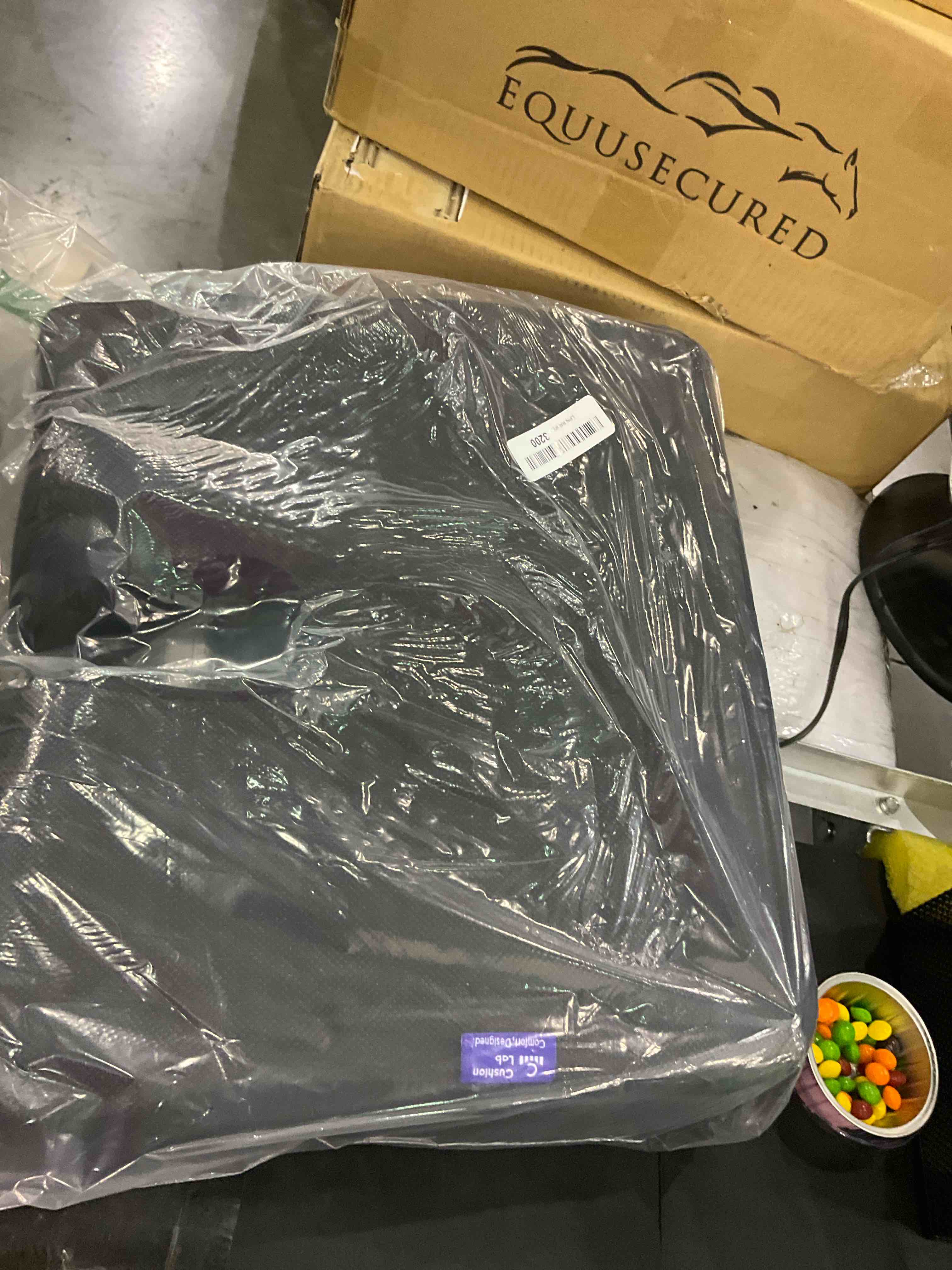https://s3.amazonaws.com/lotting-images-prod/BargainHunt/EXS01299842_1712834368156.jpeg