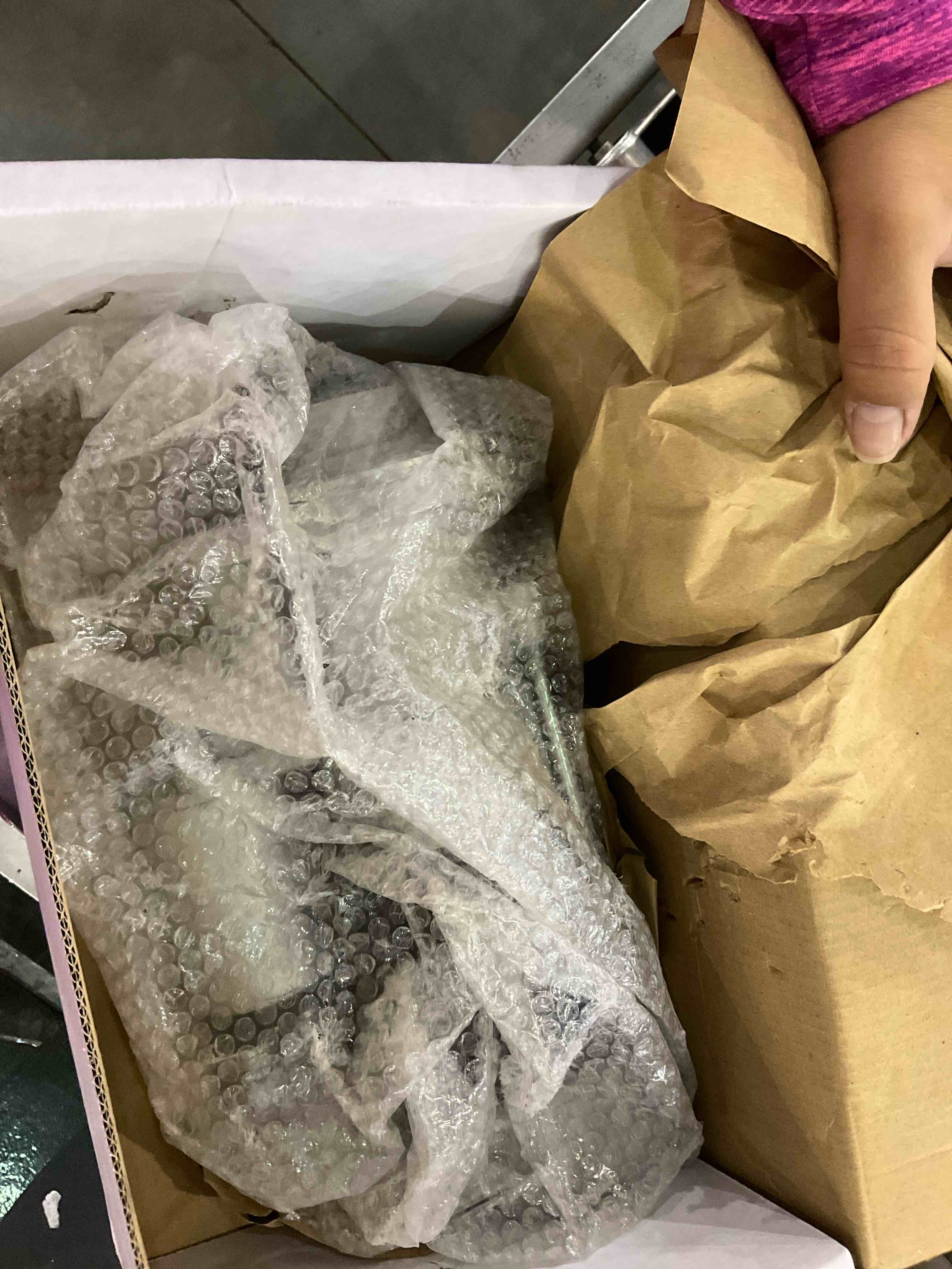 https://s3.amazonaws.com/lotting-images-prod/BargainHunt/EXS01299846_1712835509042.jpeg