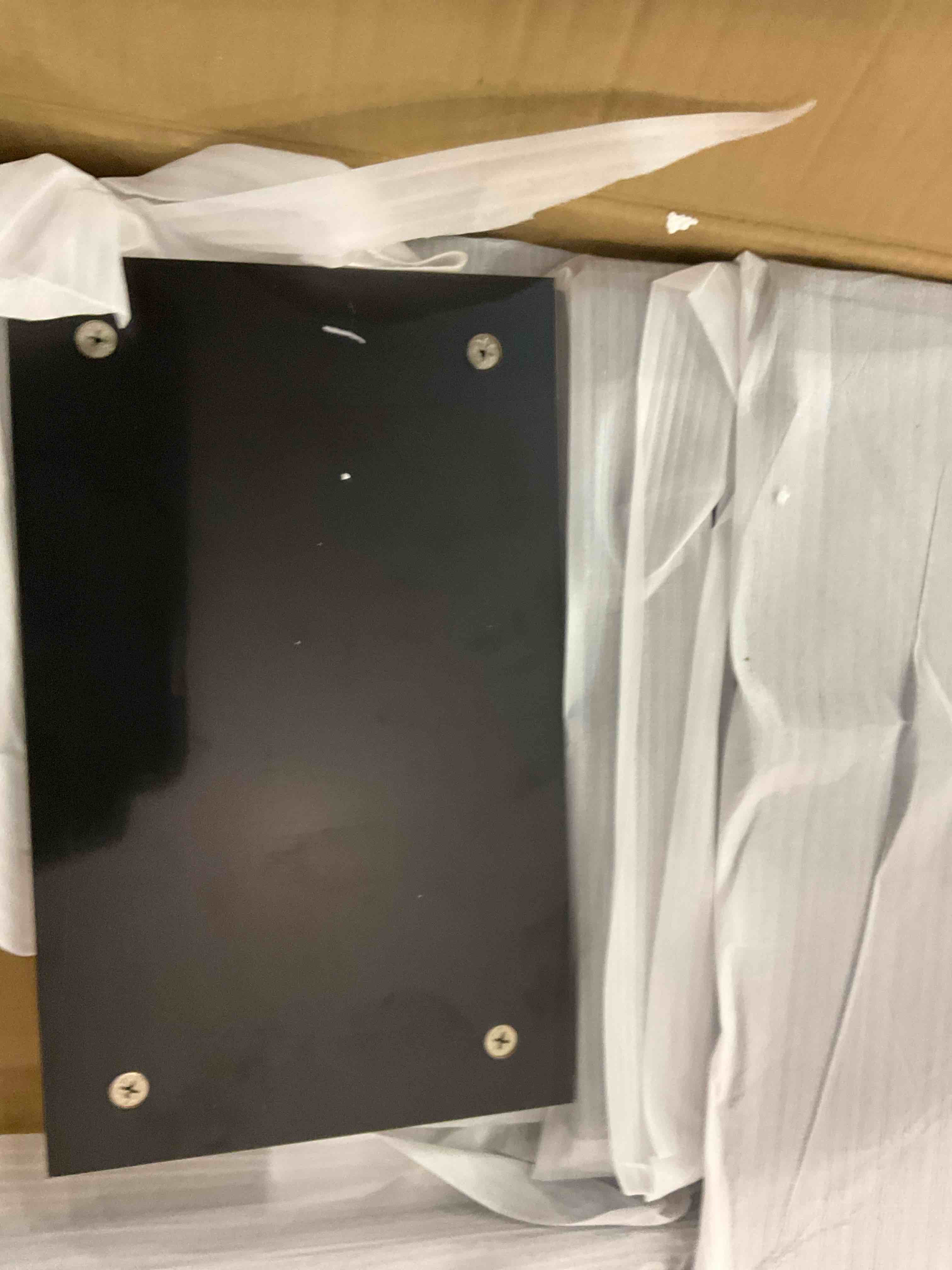 https://s3.amazonaws.com/lotting-images-prod/BargainHunt/EXS01300063_1710937603769.jpeg