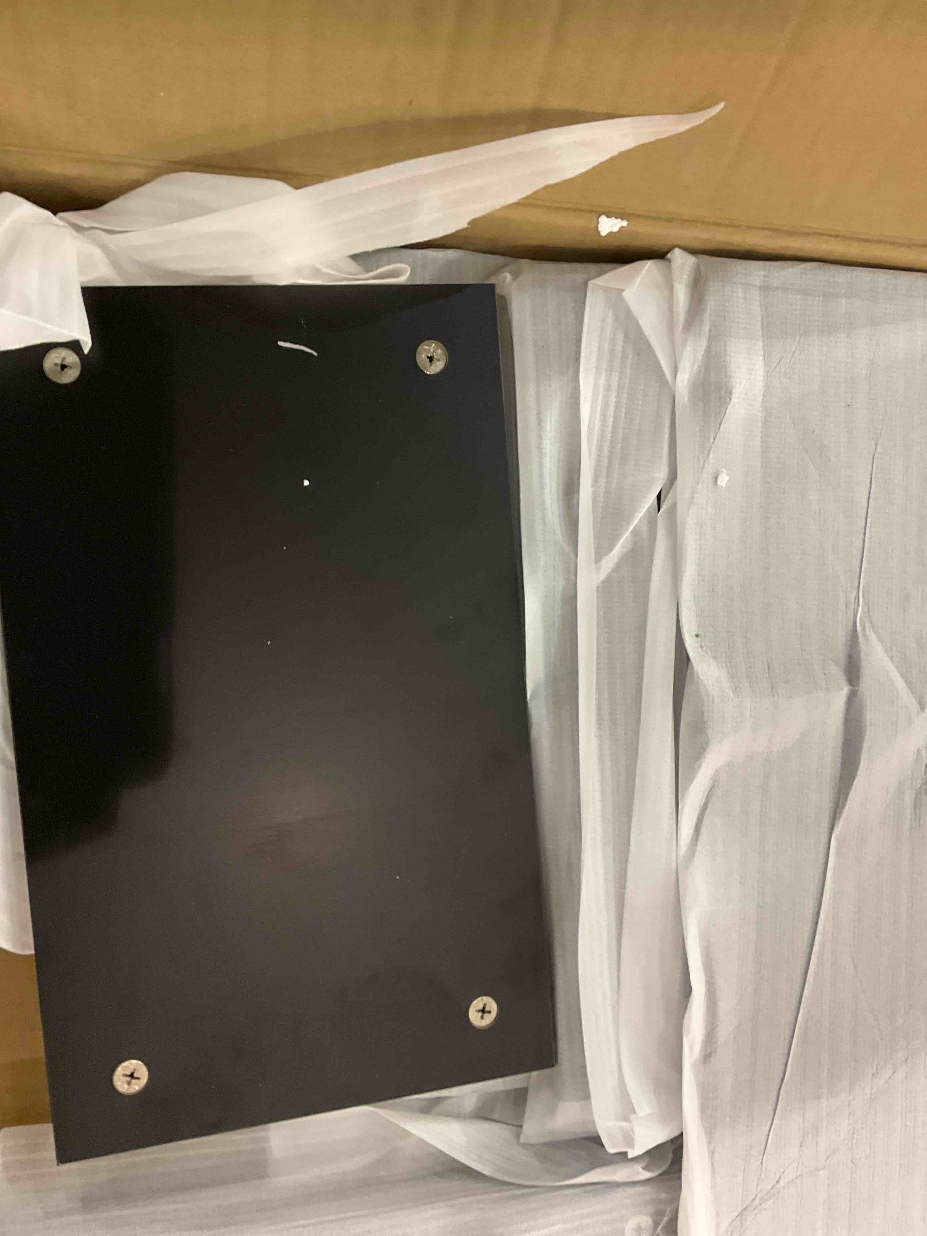 https://s3.amazonaws.com/lotting-images-prod/BargainHunt/EXS01300063_1710937606280.jpeg
