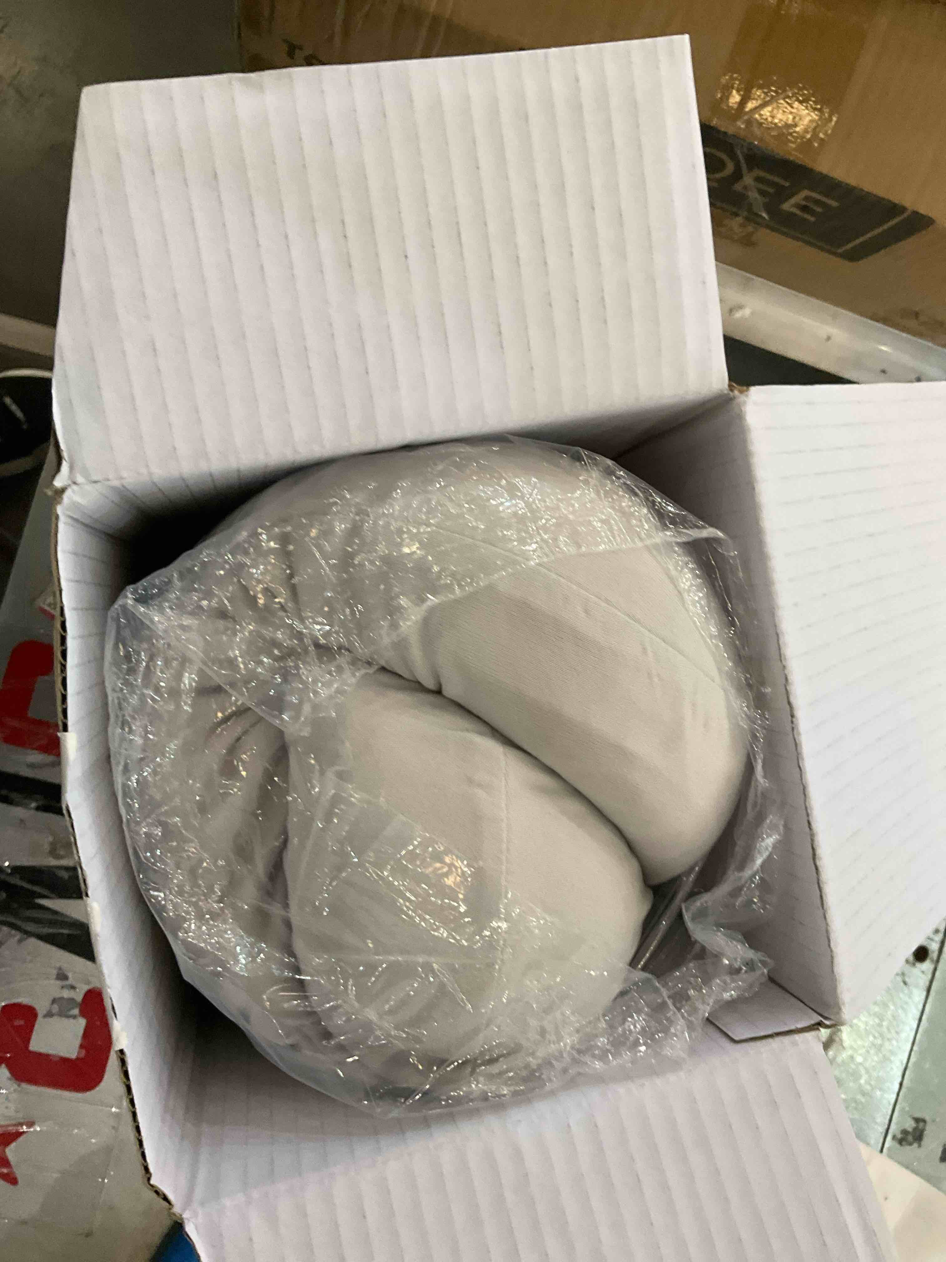 https://s3.amazonaws.com/lotting-images-prod/BargainHunt/EXS01300247_1710956364835.jpeg