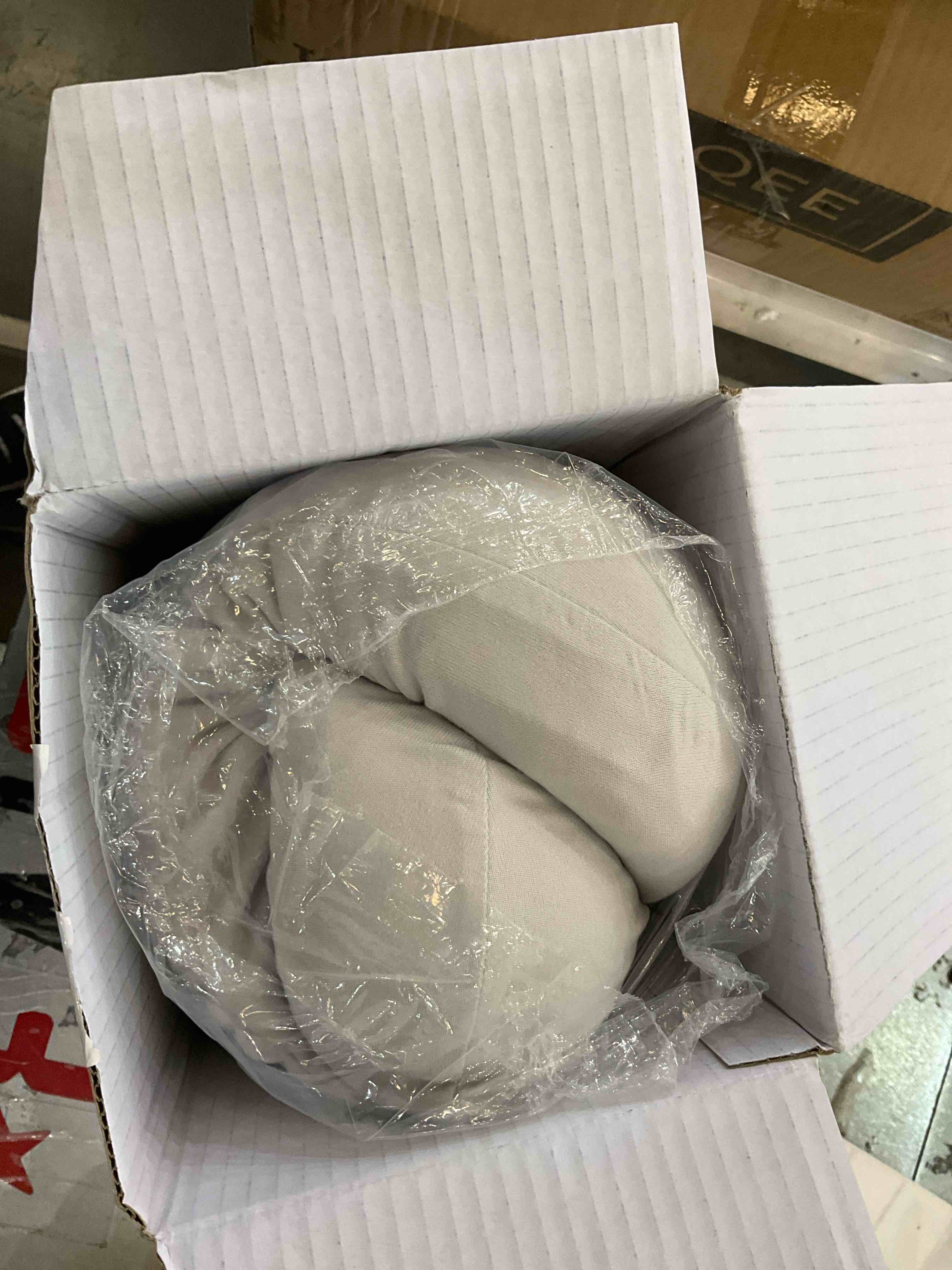https://s3.amazonaws.com/lotting-images-prod/BargainHunt/EXS01300247_1710956366698.jpeg