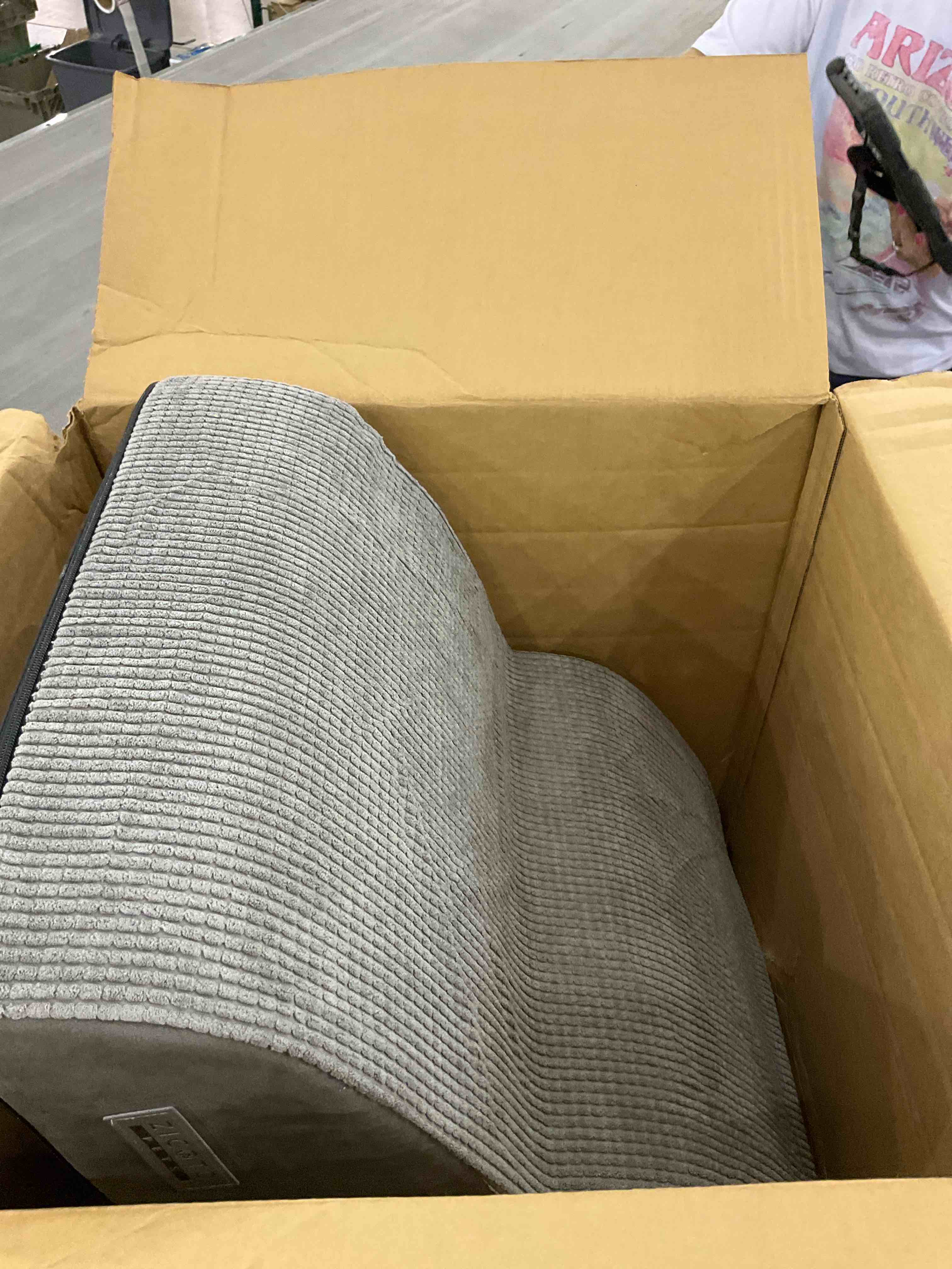 https://s3.amazonaws.com/lotting-images-prod/BargainHunt/EXS01301626_1709742386451.jpeg