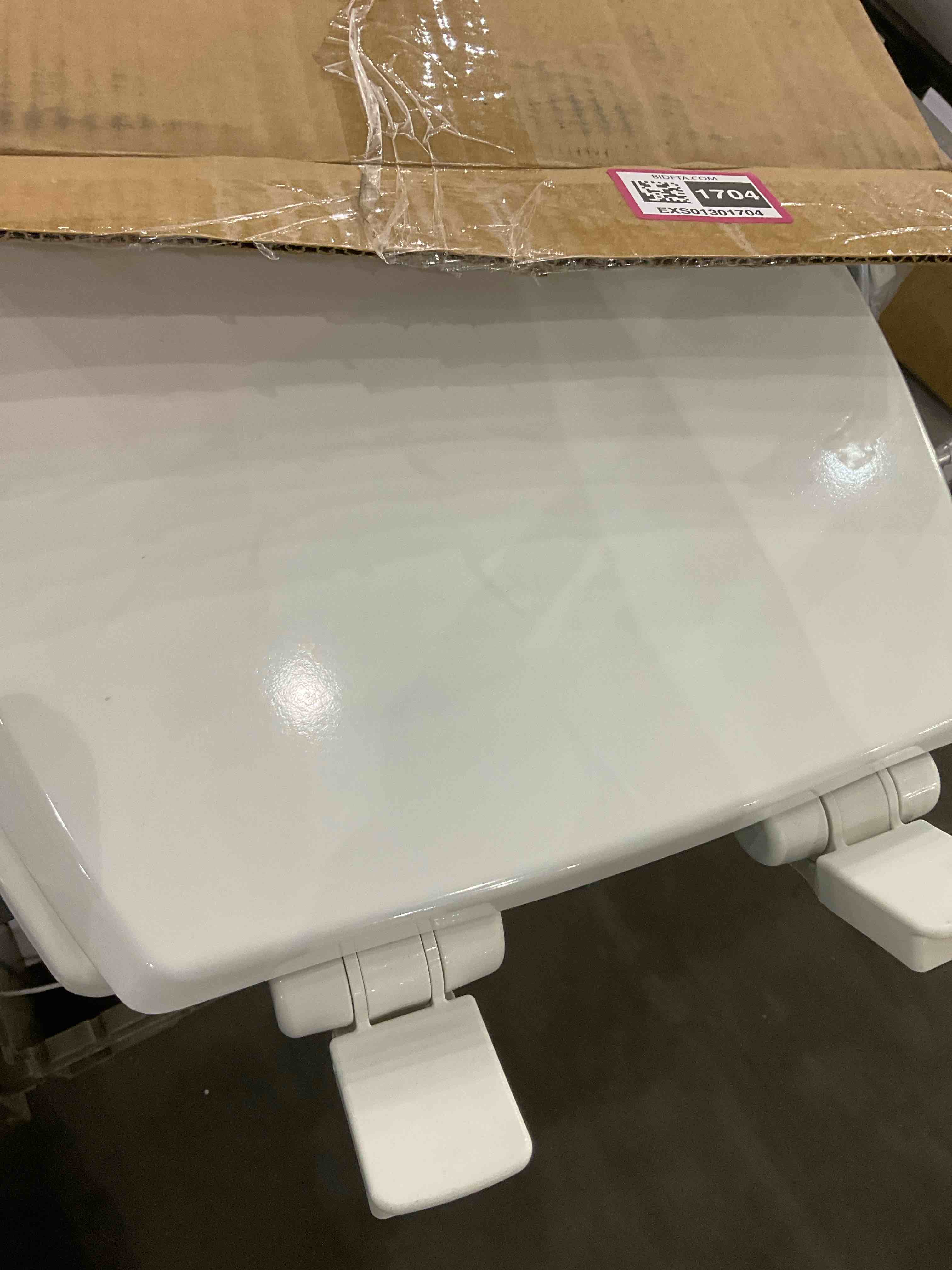 https://s3.amazonaws.com/lotting-images-prod/BargainHunt/EXS01301704_1709813558669.jpeg