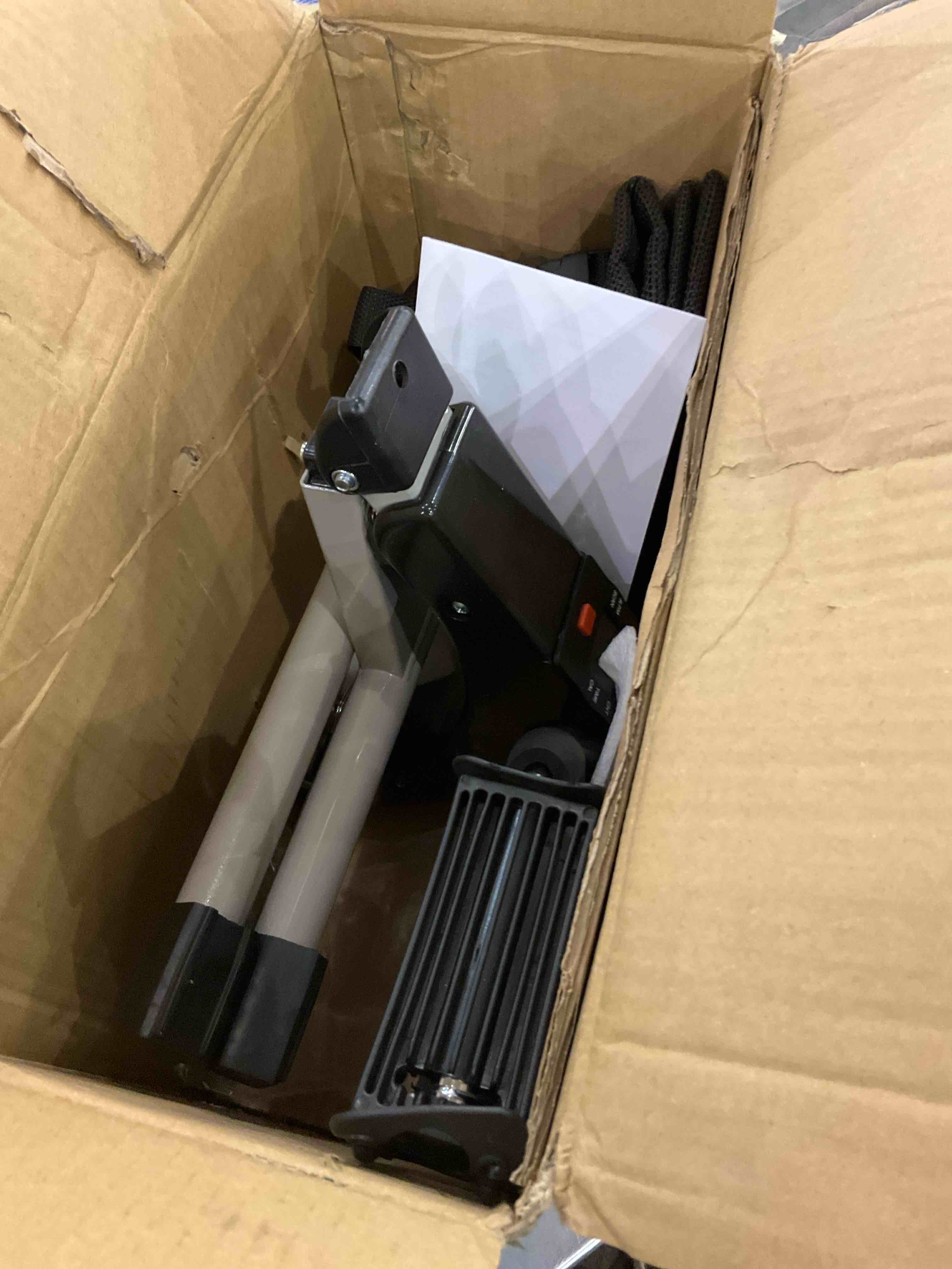 https://s3.amazonaws.com/lotting-images-prod/BargainHunt/EXS01301966_1709909950605.jpeg