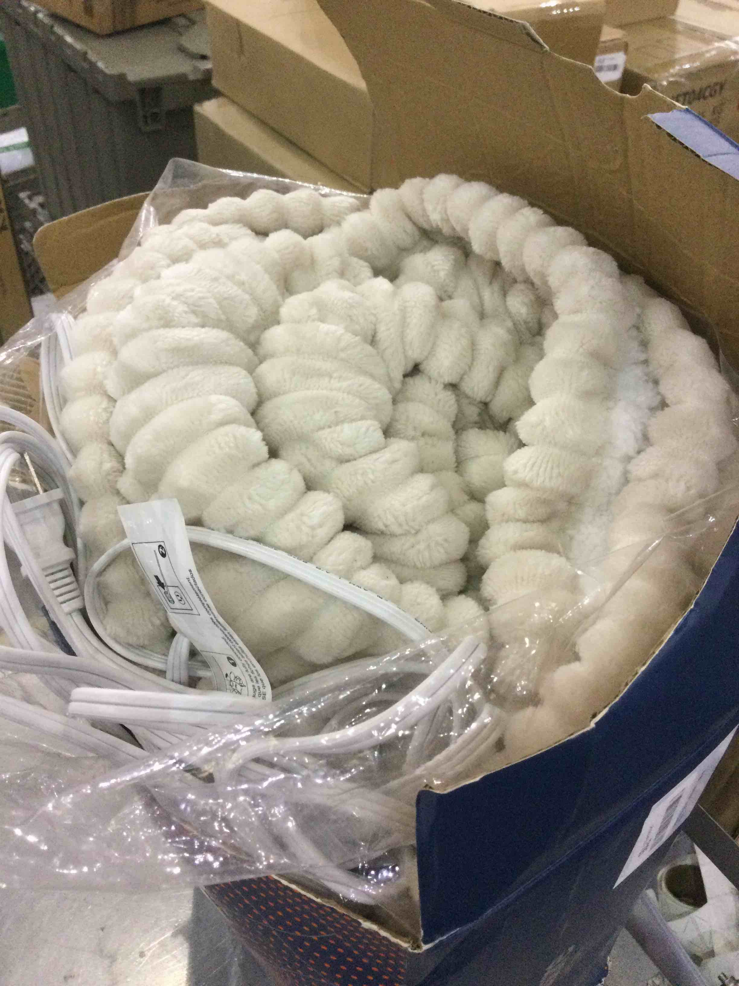 https://s3.amazonaws.com/lotting-images-prod/BargainHunt/EXS01302505_1709754249410.jpeg