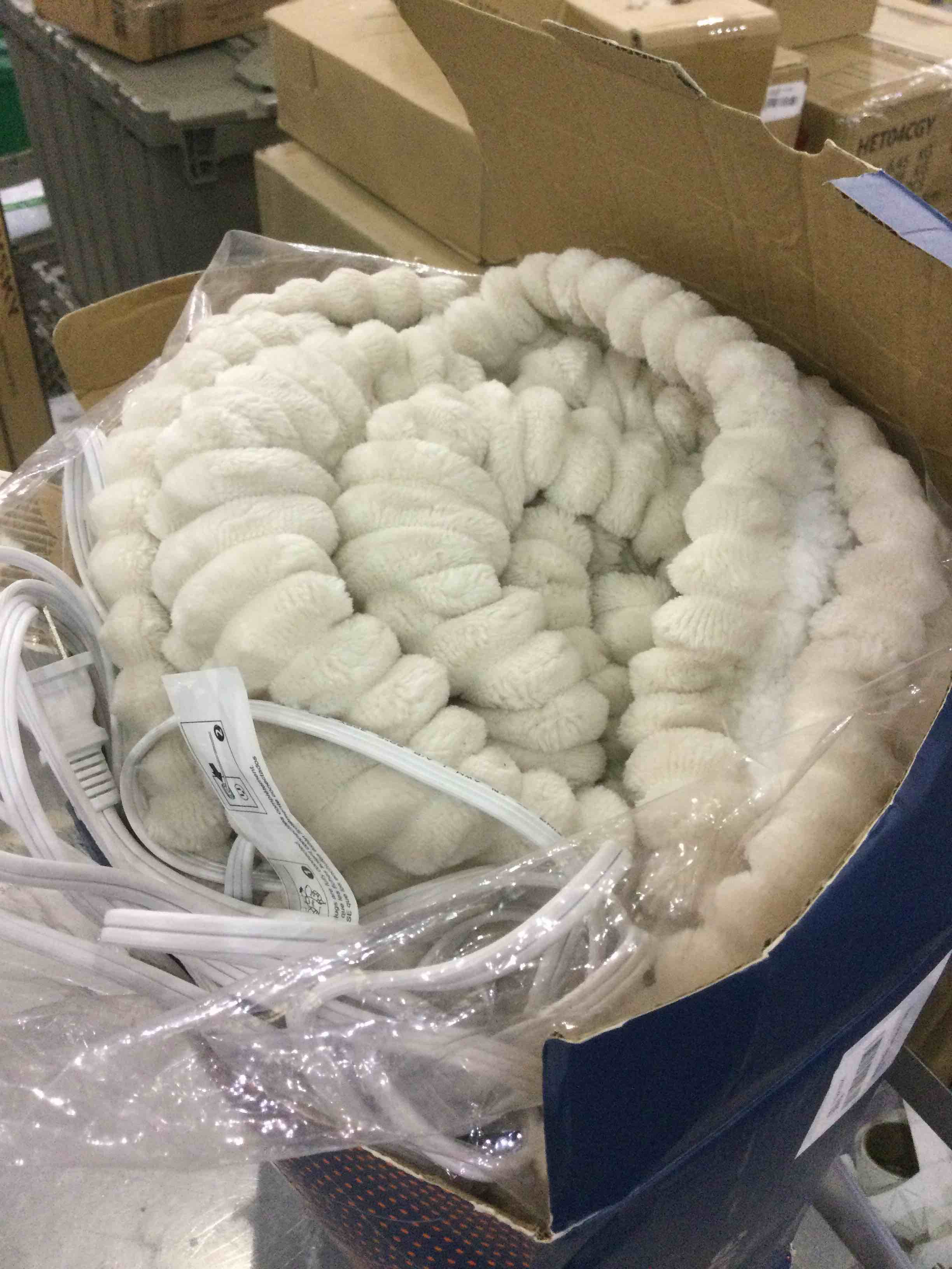 https://s3.amazonaws.com/lotting-images-prod/BargainHunt/EXS01302505_1709754250773.jpeg
