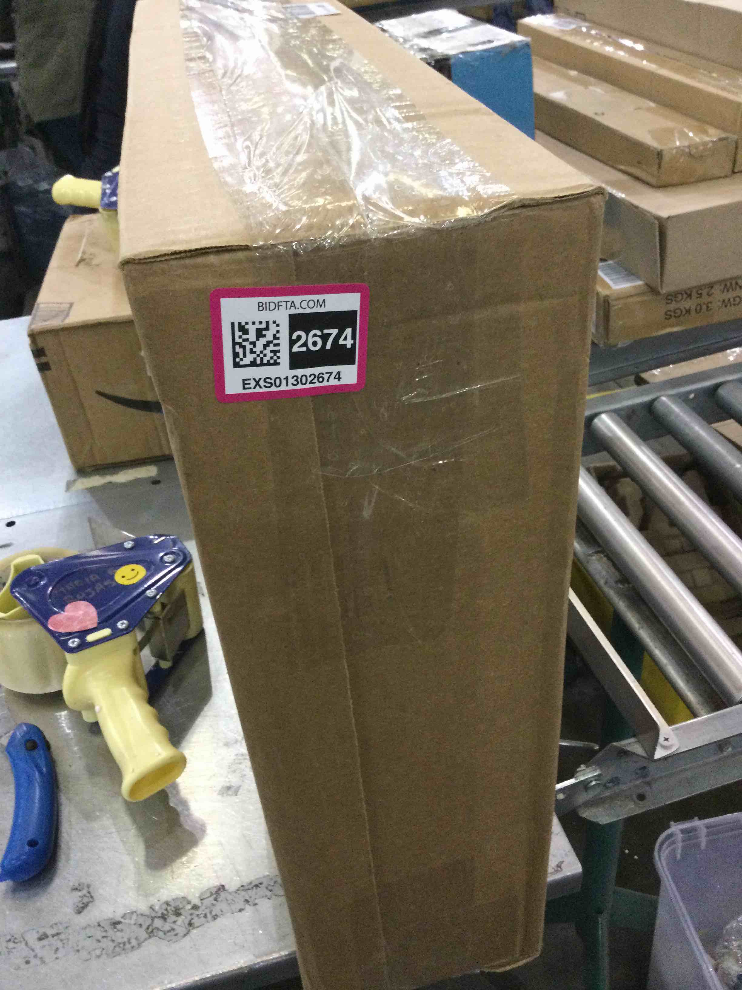 https://s3.amazonaws.com/lotting-images-prod/BargainHunt/EXS01302674_1709828764789.jpeg