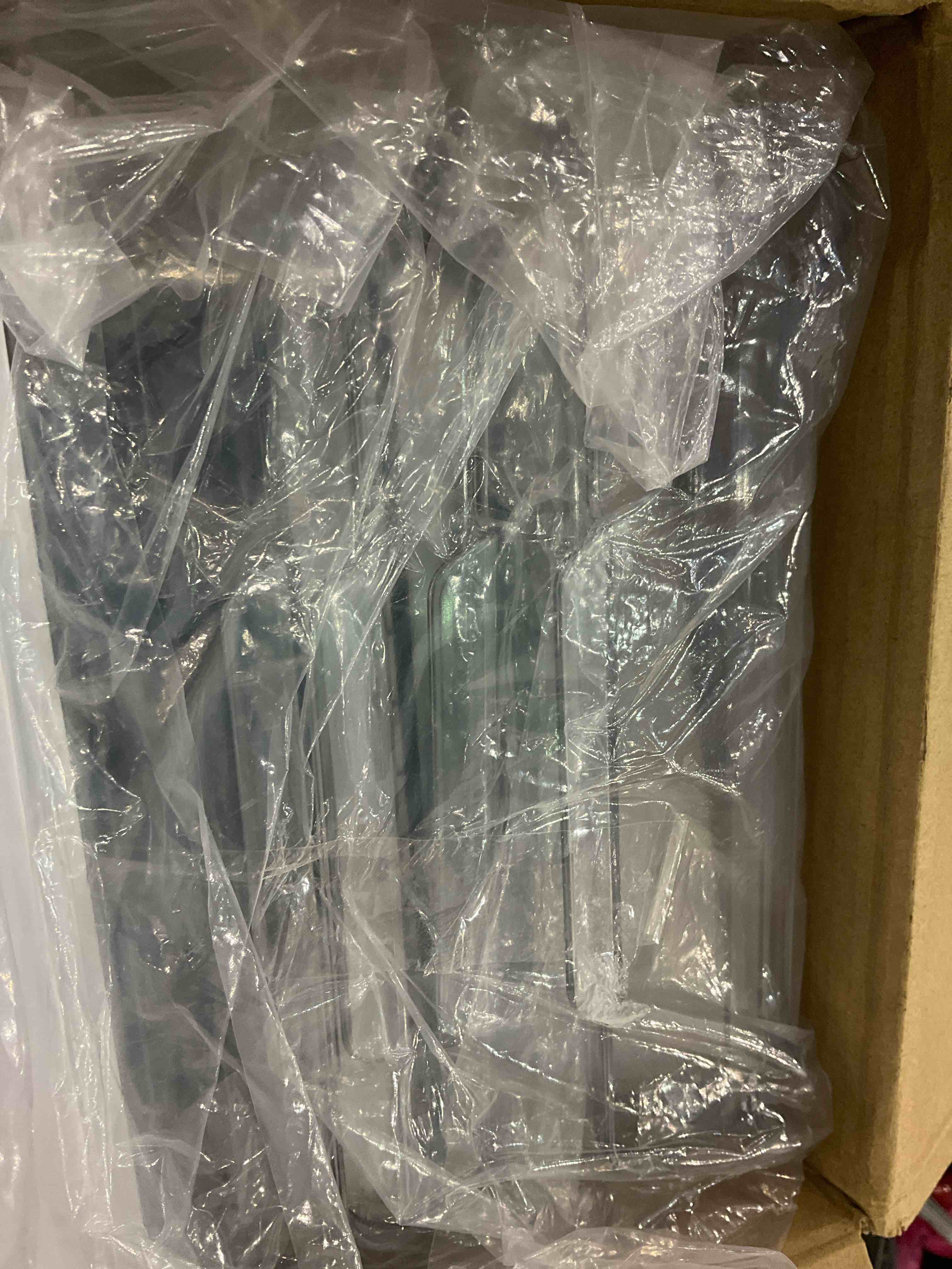 https://s3.amazonaws.com/lotting-images-prod/BargainHunt/EXS01303066_1709668504396.jpeg
