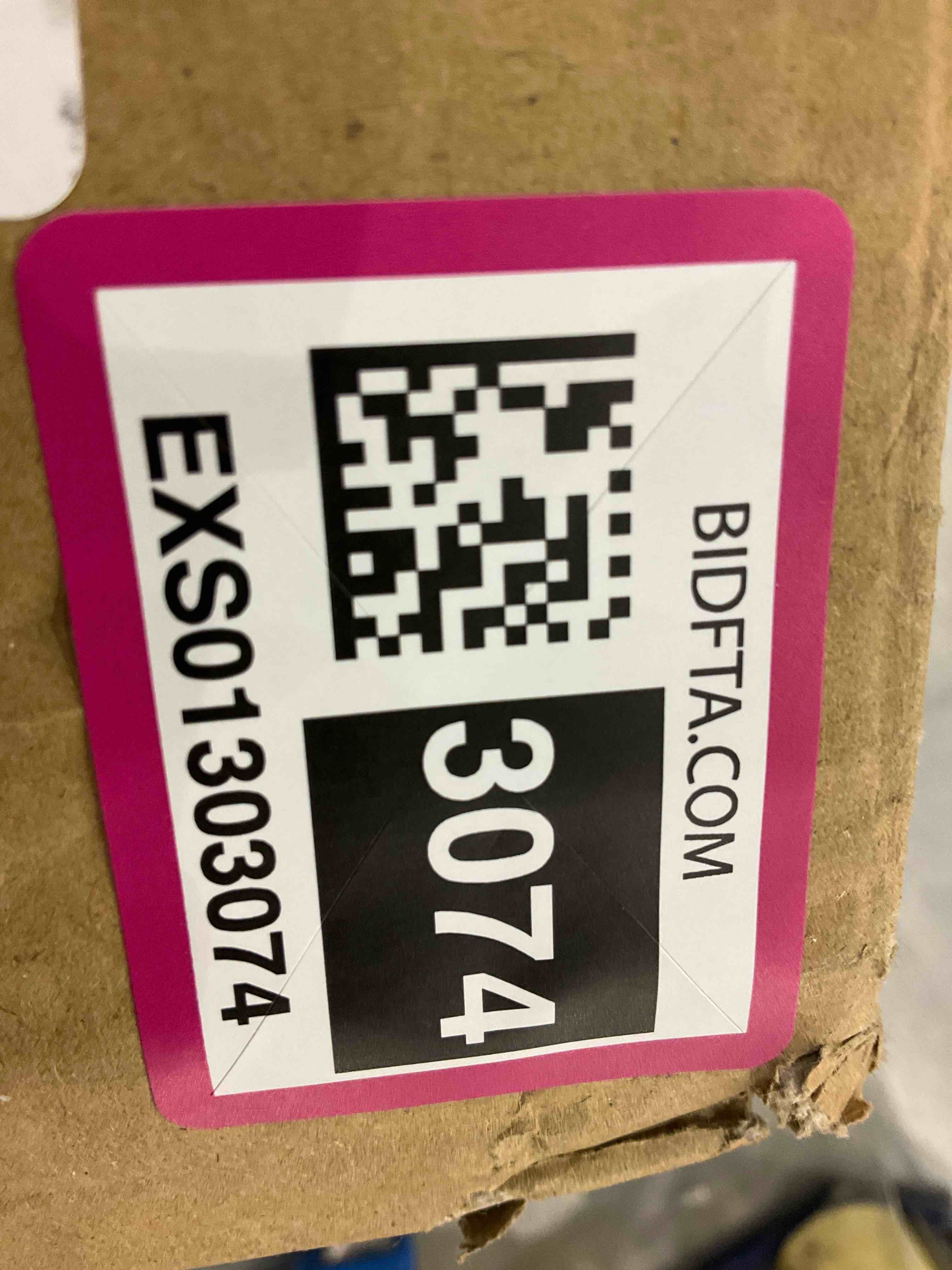 https://s3.amazonaws.com/lotting-images-prod/BargainHunt/EXS01303074_1709727161877.jpeg
