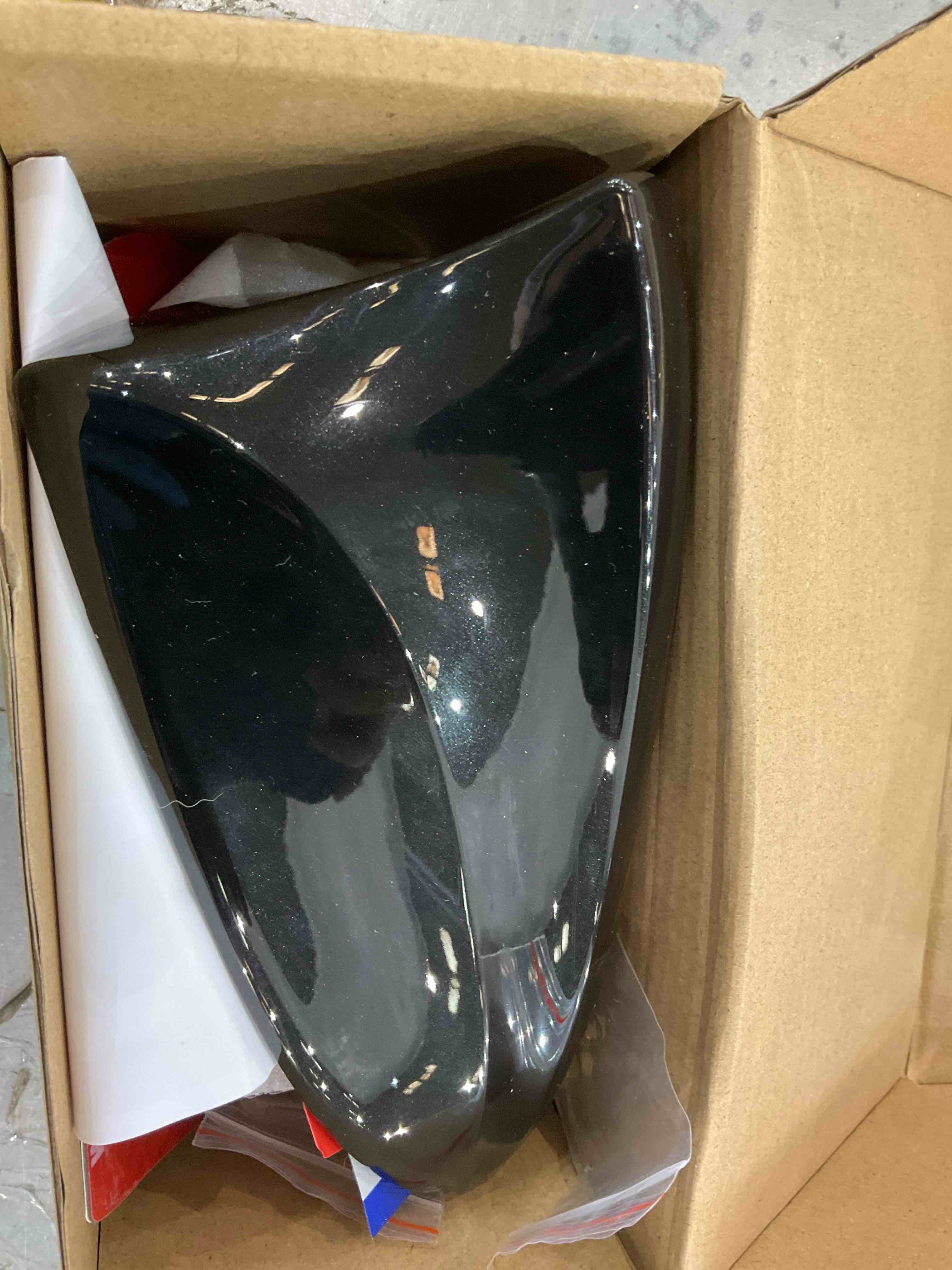 https://s3.amazonaws.com/lotting-images-prod/BargainHunt/EXS01303187_1709822644895.jpeg