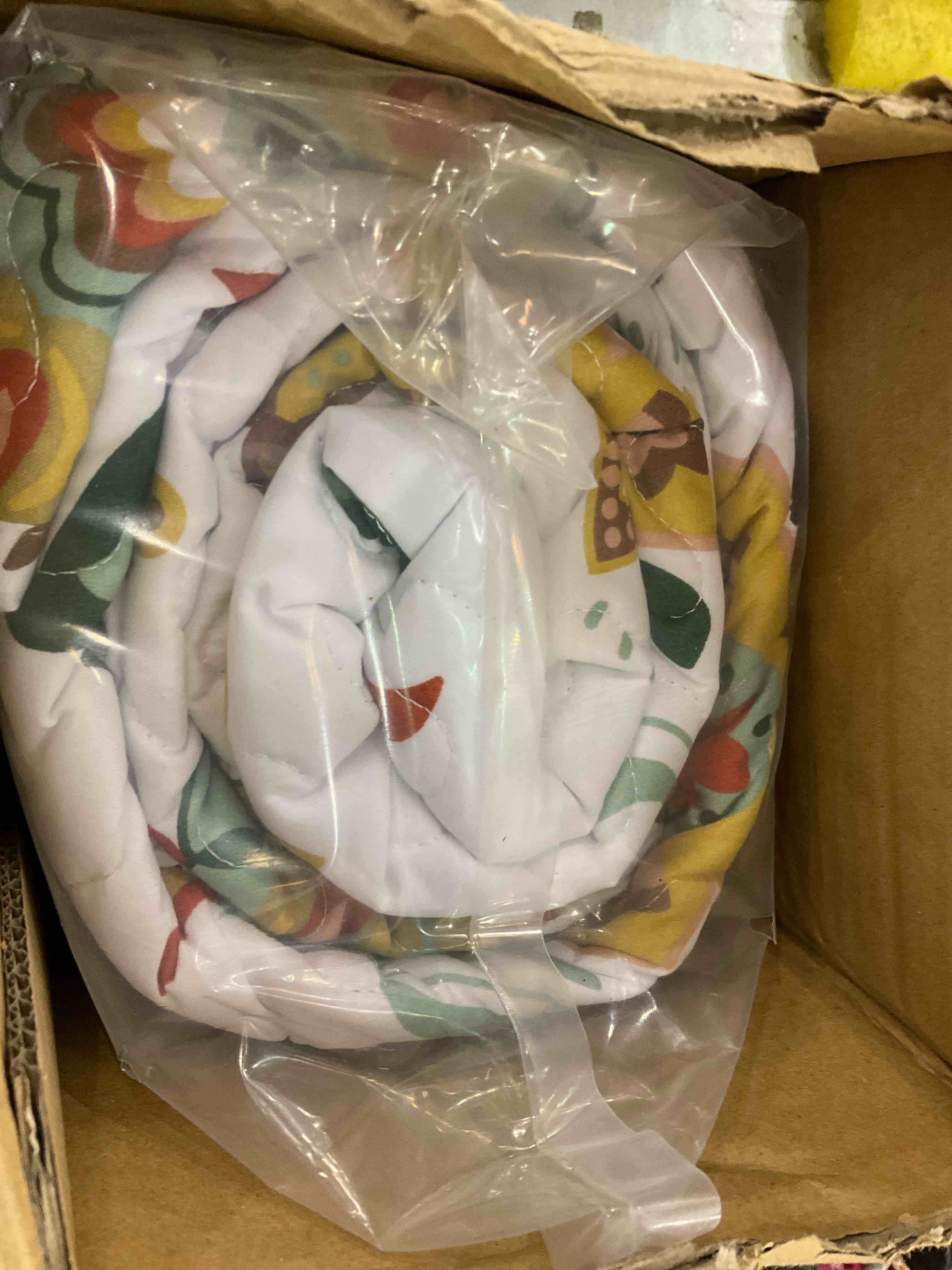 https://s3.amazonaws.com/lotting-images-prod/BargainHunt/EXS01303246_1709835192194.jpeg