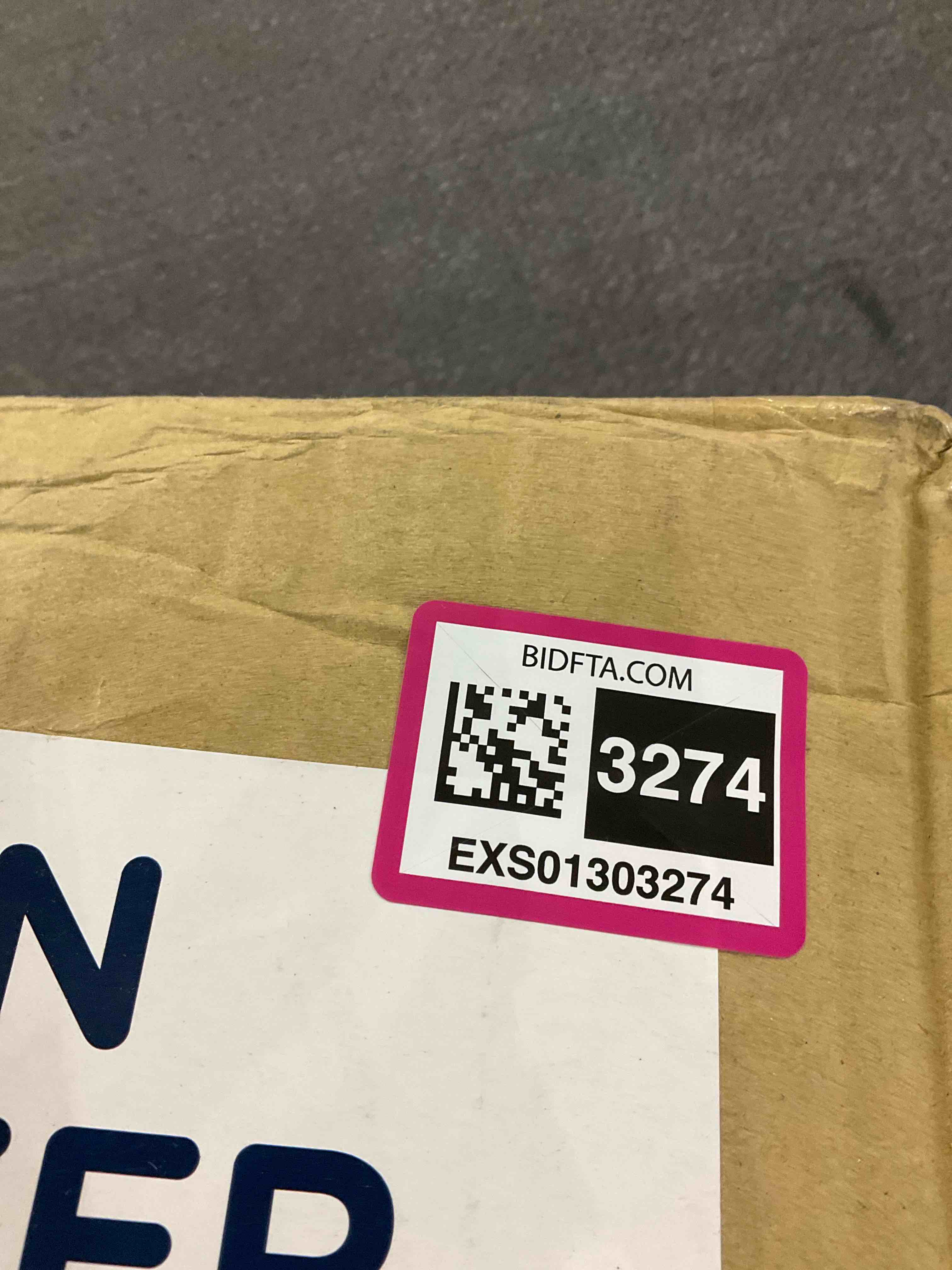 https://s3.amazonaws.com/lotting-images-prod/BargainHunt/EXS01303274_1709901006300.jpeg