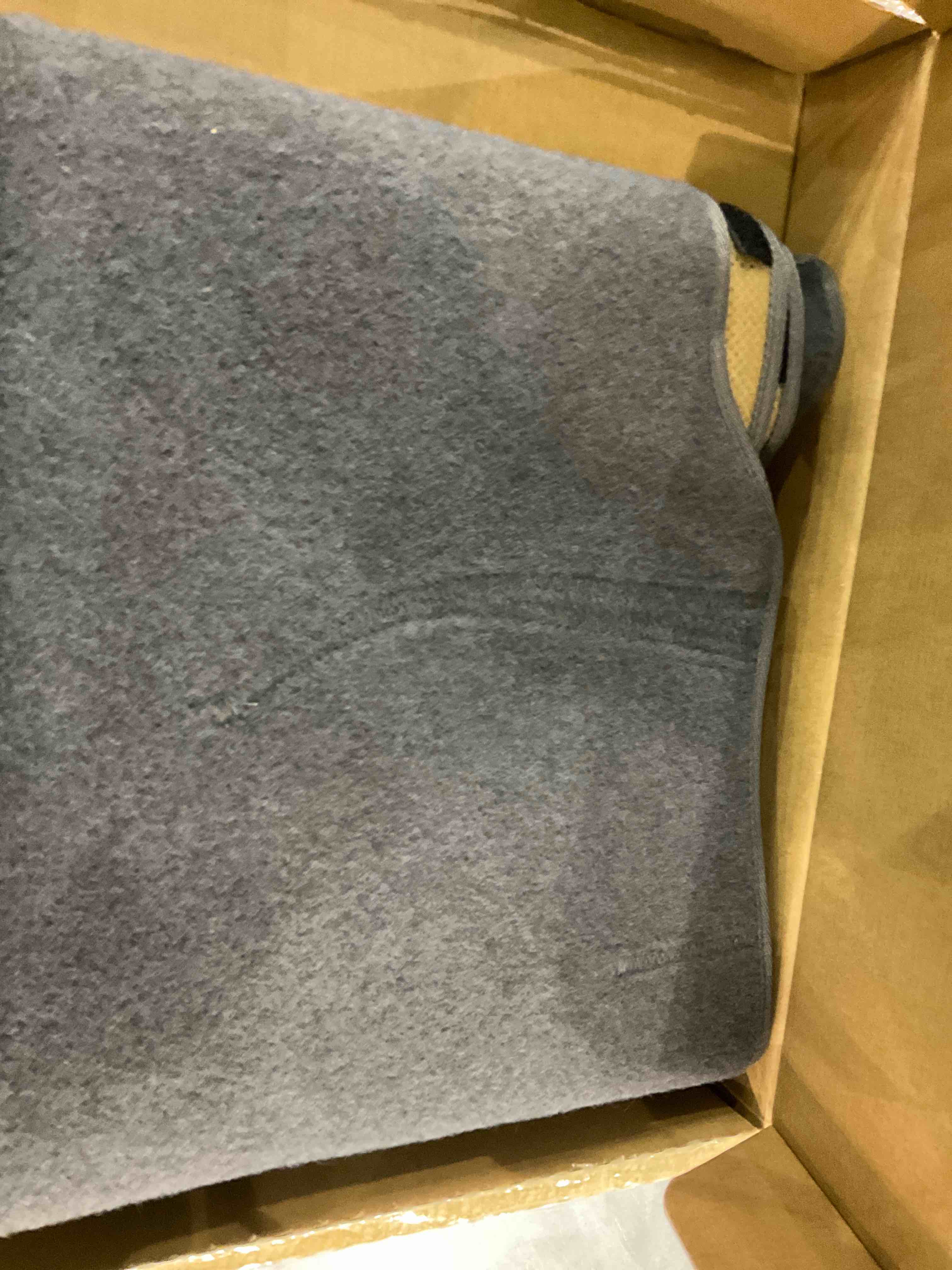 https://s3.amazonaws.com/lotting-images-prod/BargainHunt/EXS01303314_1709912769686.jpeg
