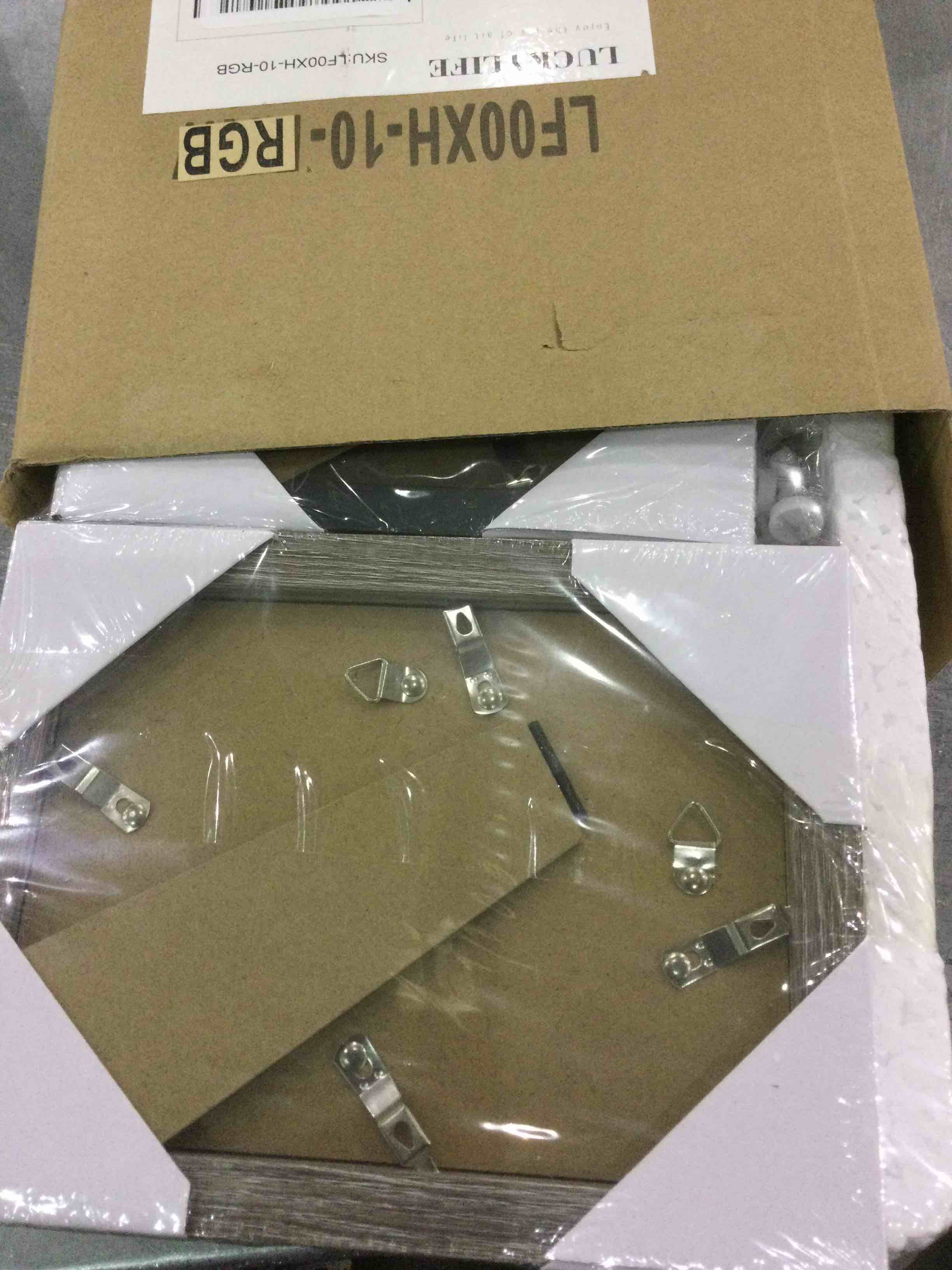 https://s3.amazonaws.com/lotting-images-prod/BargainHunt/EXS01303536_1710159834541.jpeg
