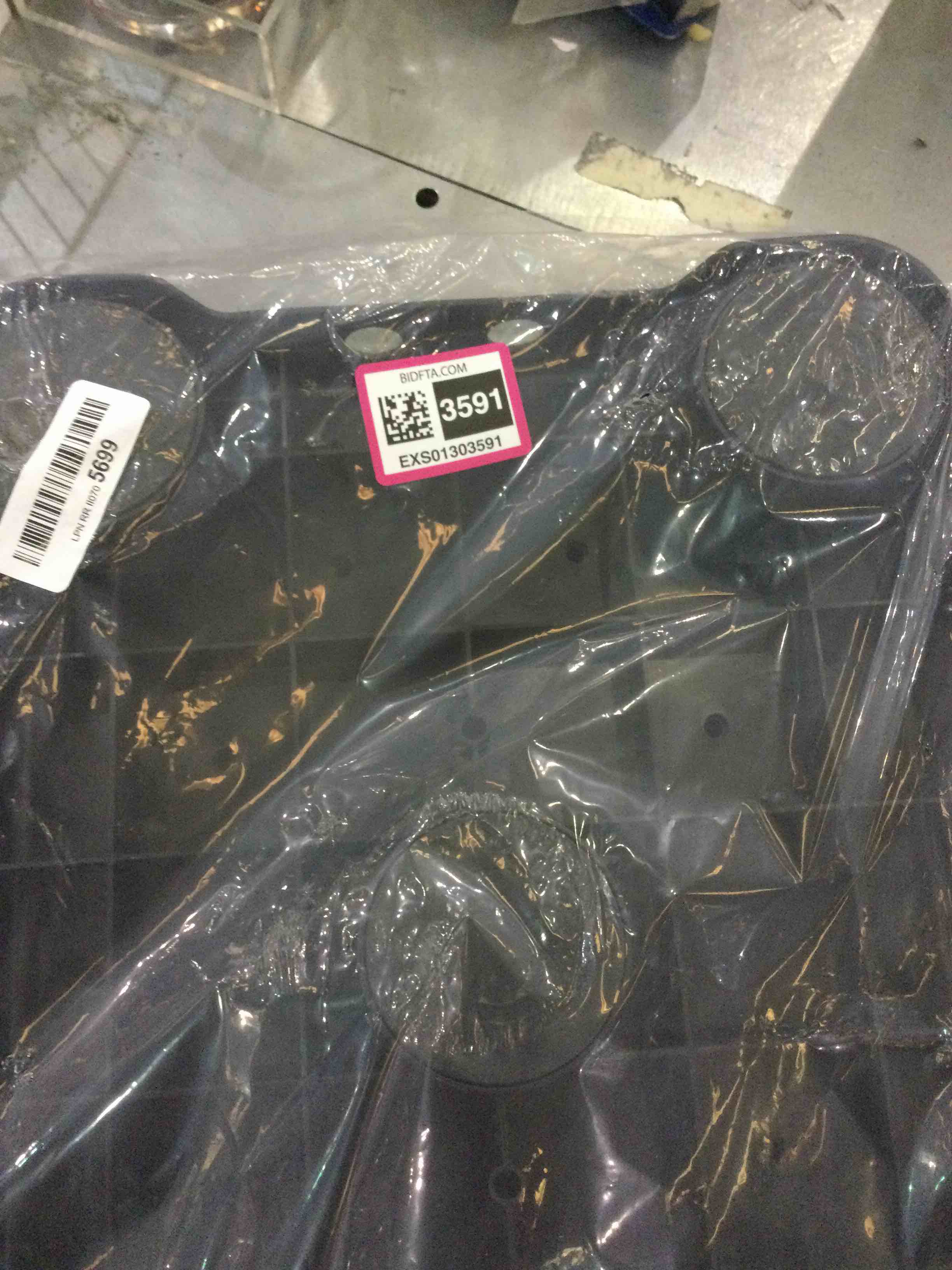 https://s3.amazonaws.com/lotting-images-prod/BargainHunt/EXS01303591_1710166540148.jpeg