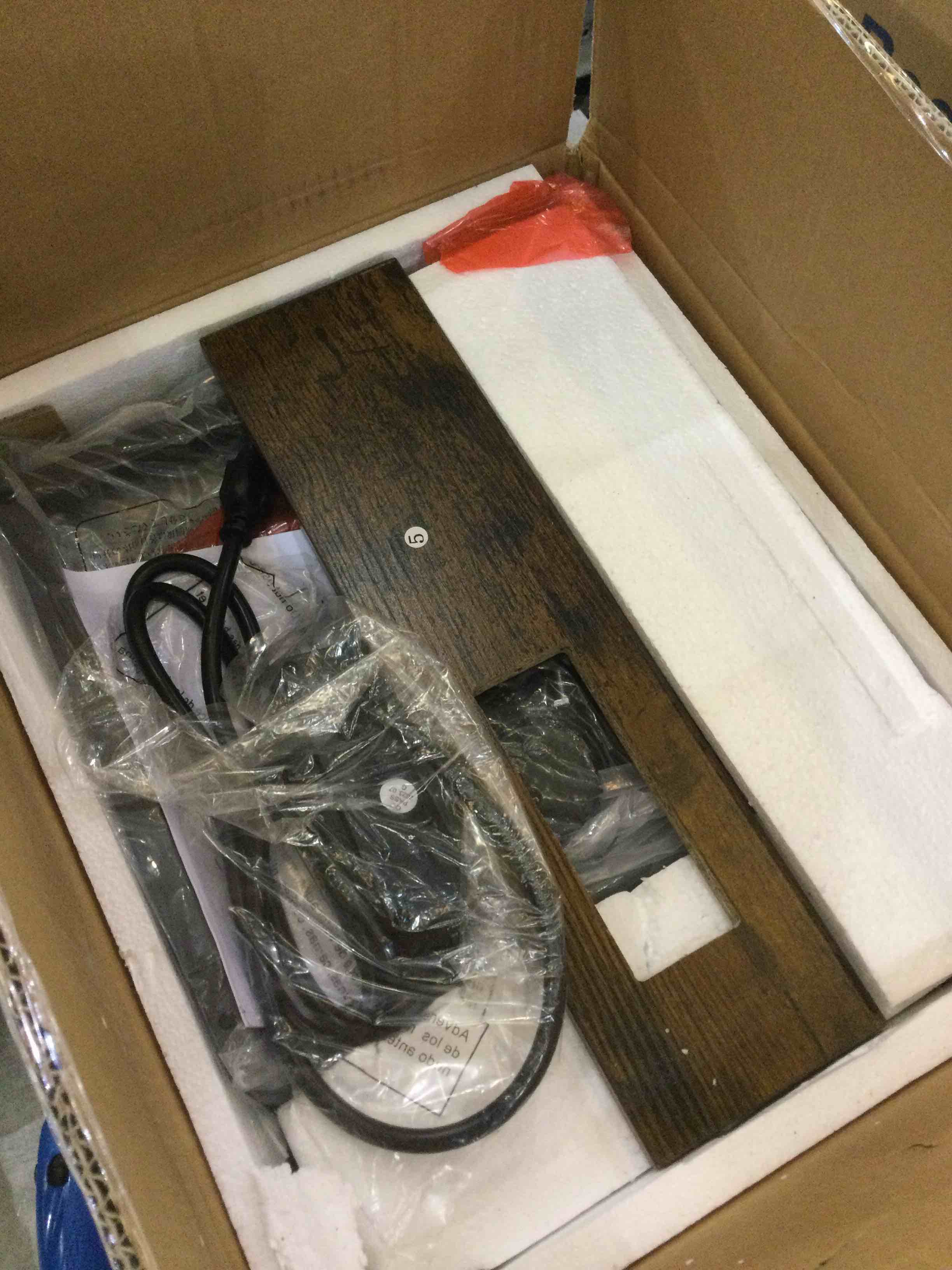 https://s3.amazonaws.com/lotting-images-prod/BargainHunt/EXS01303802_1710343576677.jpeg