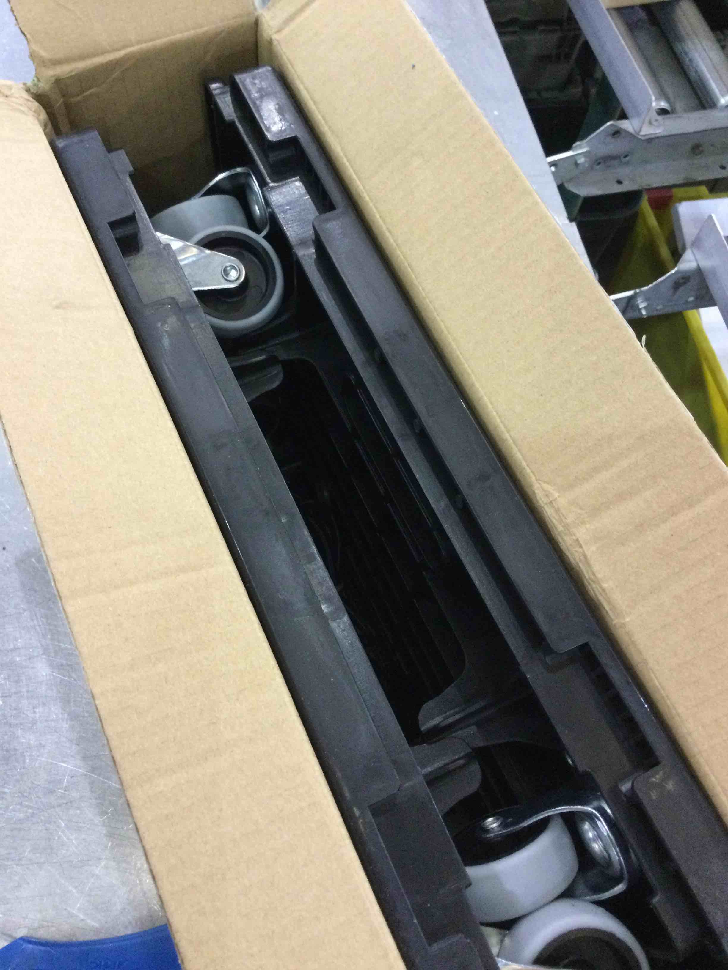 https://s3.amazonaws.com/lotting-images-prod/BargainHunt/EXS01303846_1710349654068.jpeg