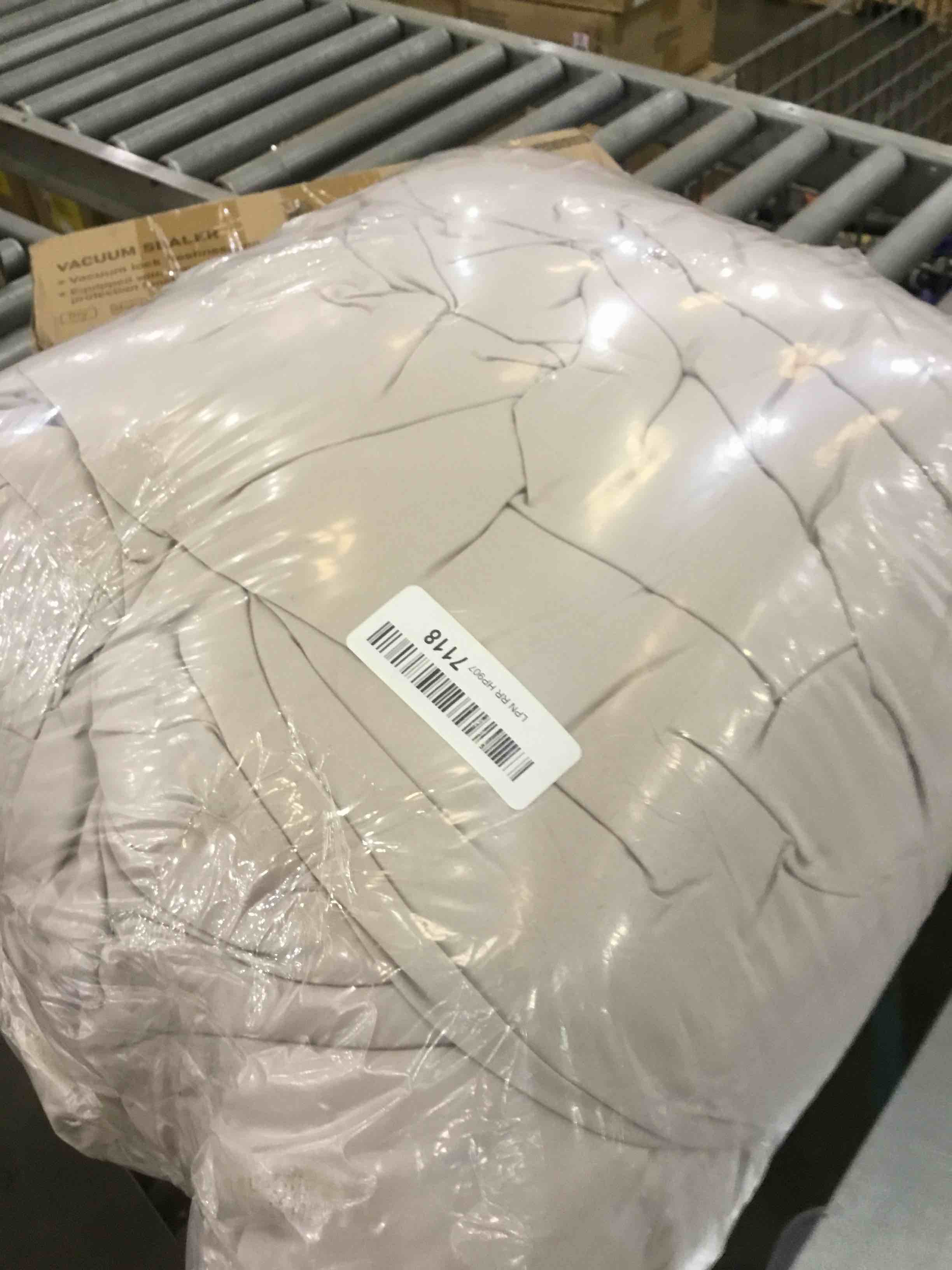https://s3.amazonaws.com/lotting-images-prod/BargainHunt/EXS01304421_1711042665957.jpeg
